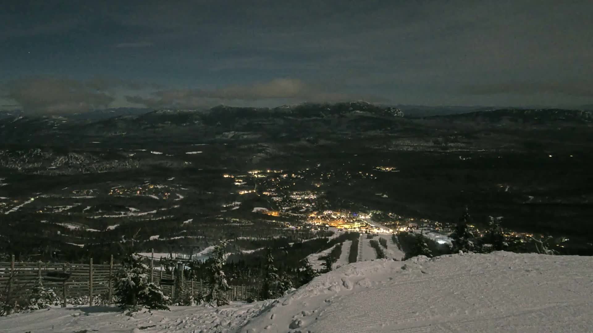 Kingfield, Sugarloaf Mountain Peak Skyline Live Cam - Kingfield, Franklin, Maine, USA