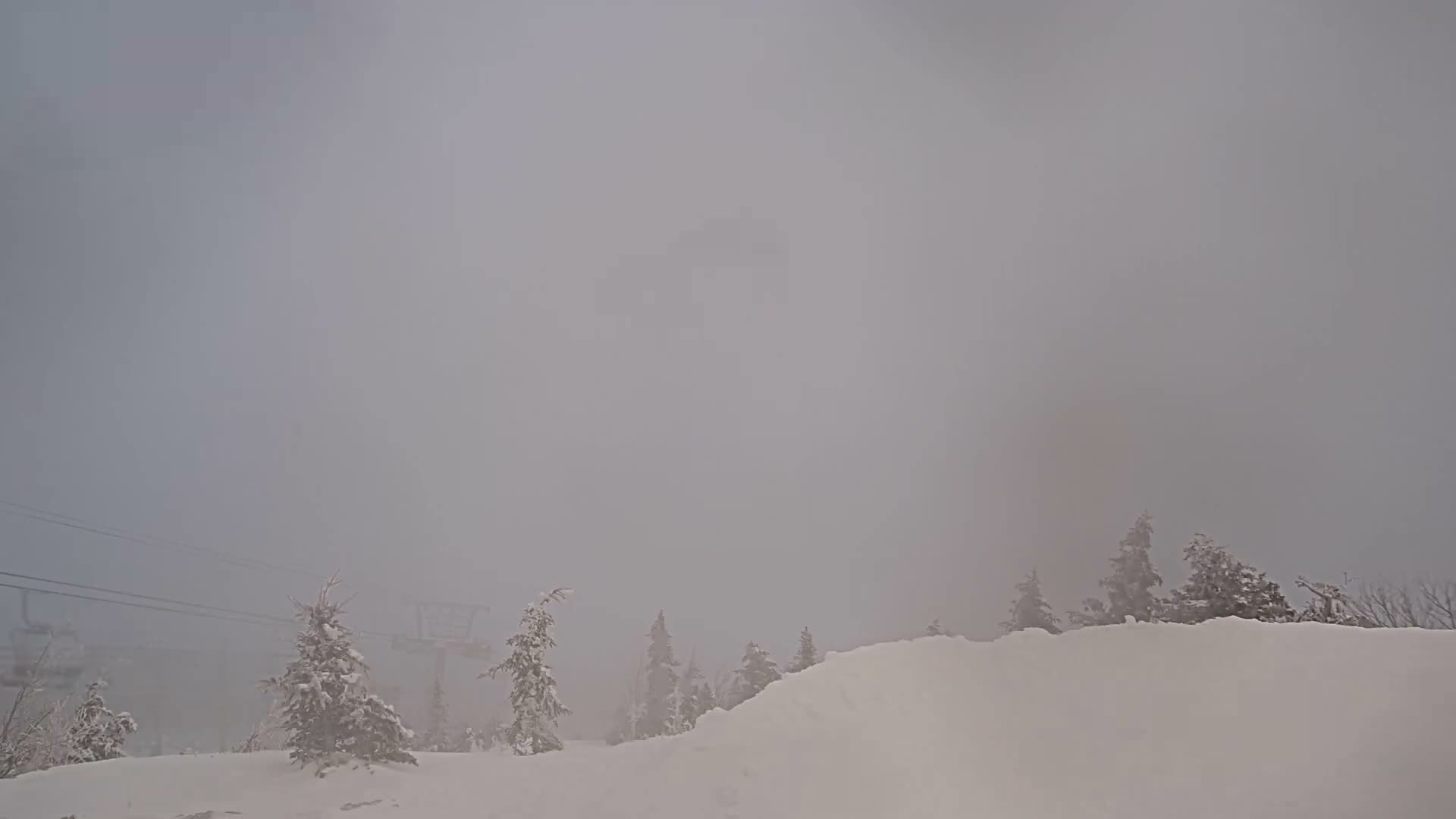 Kingfield, Sugarloaf Mountain Peak Skyline Live Cam - Kingfield, Franklin, Maine, USA
