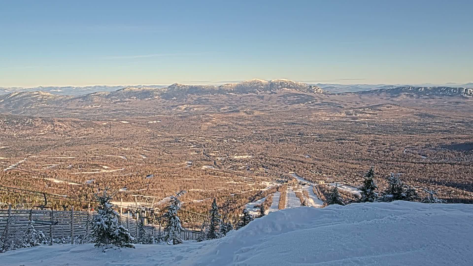 Kingfield, Sugarloaf Mountain Peak Skyline Live Cam - Kingfield, Franklin, Maine, USA