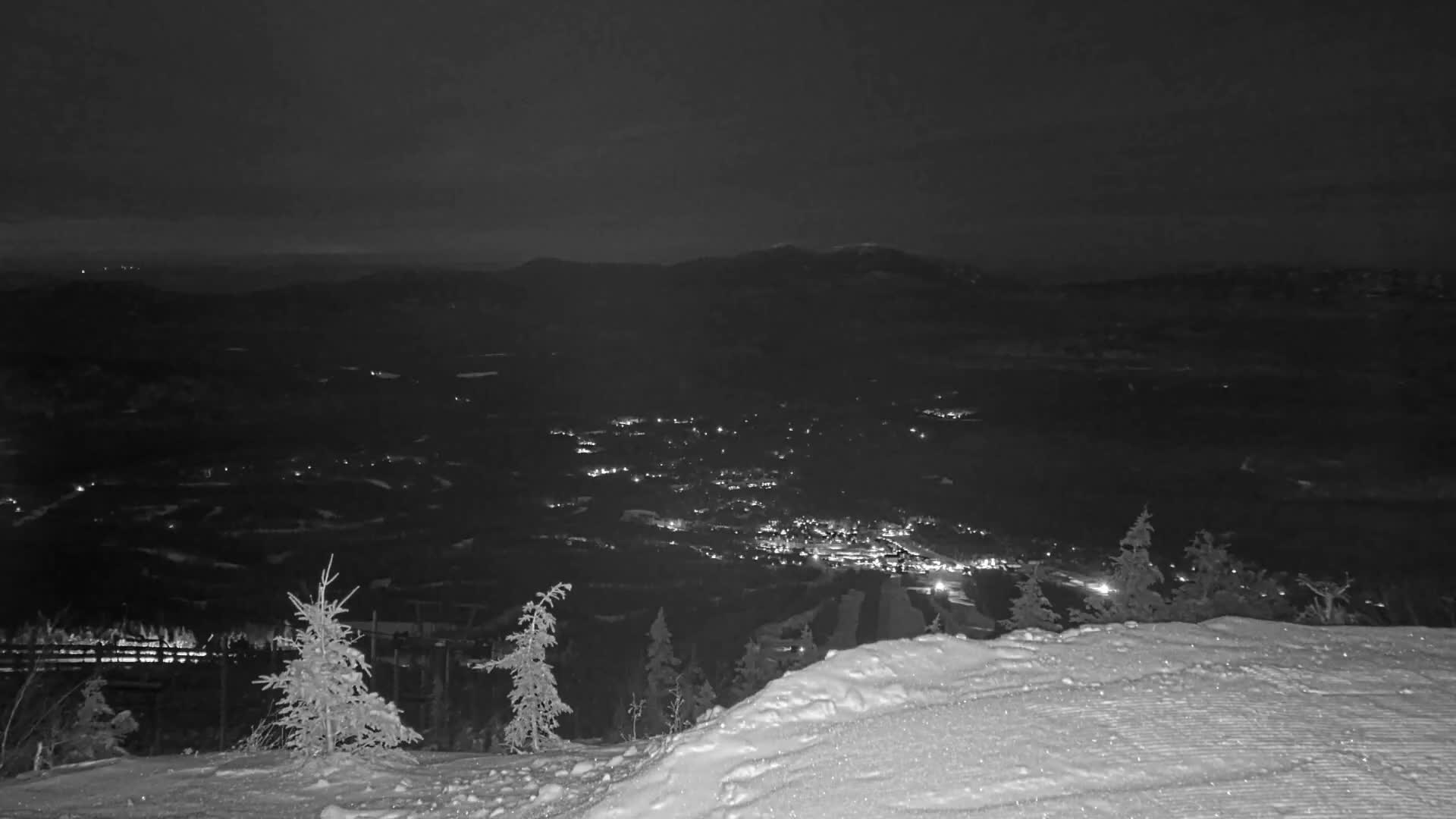 Kingfield, Sugarloaf Mountain Peak Skyline Live Cam - Kingfield, Franklin, Maine, USA