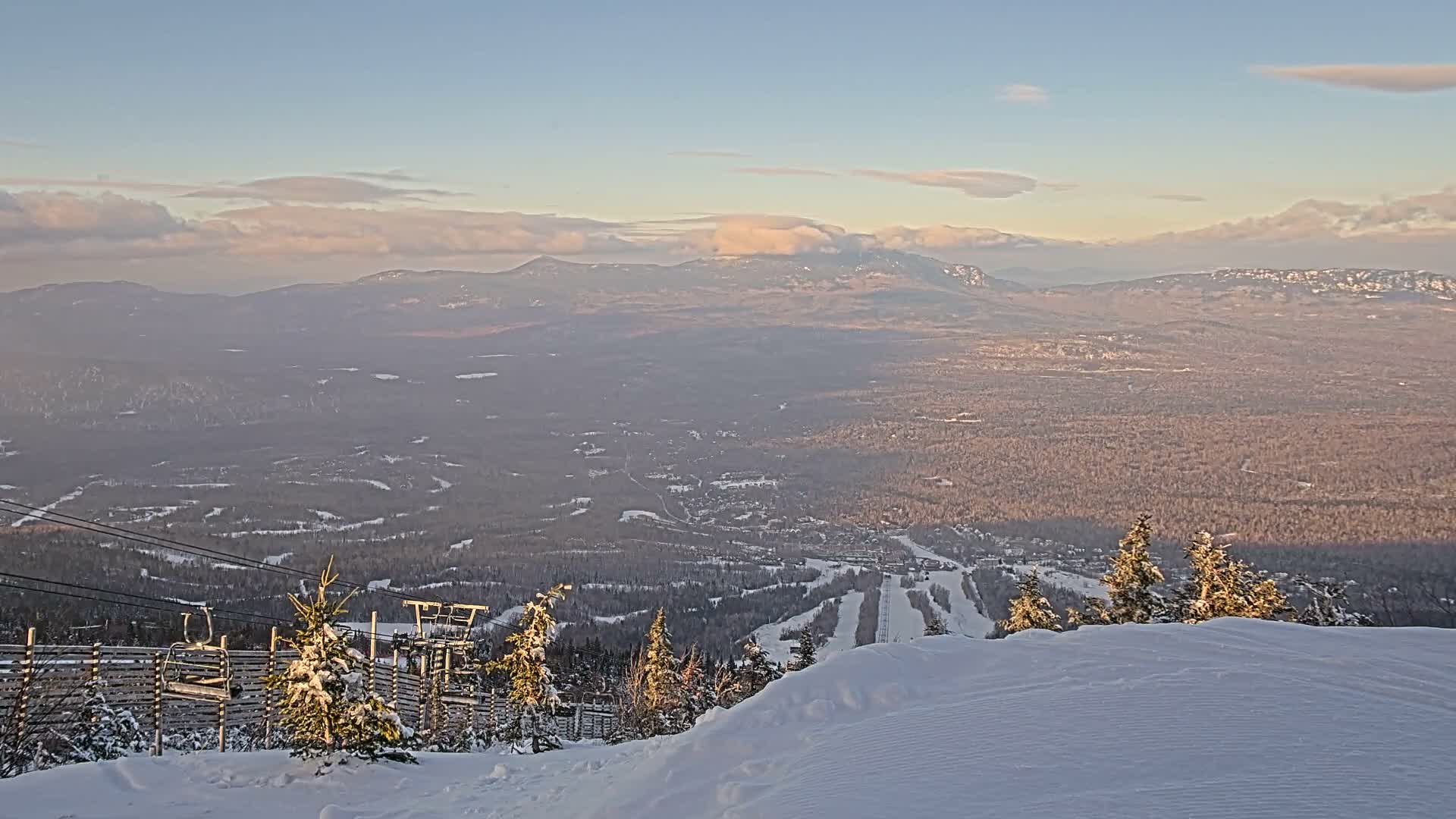 Kingfield, Sugarloaf Mountain Peak Skyline Live Cam - Kingfield, Franklin, Maine, USA