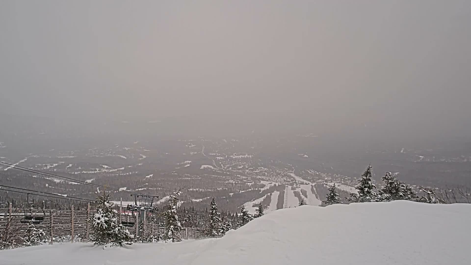 Kingfield, Sugarloaf Mountain Peak Skyline Live Cam - Kingfield, Franklin, Maine, USA