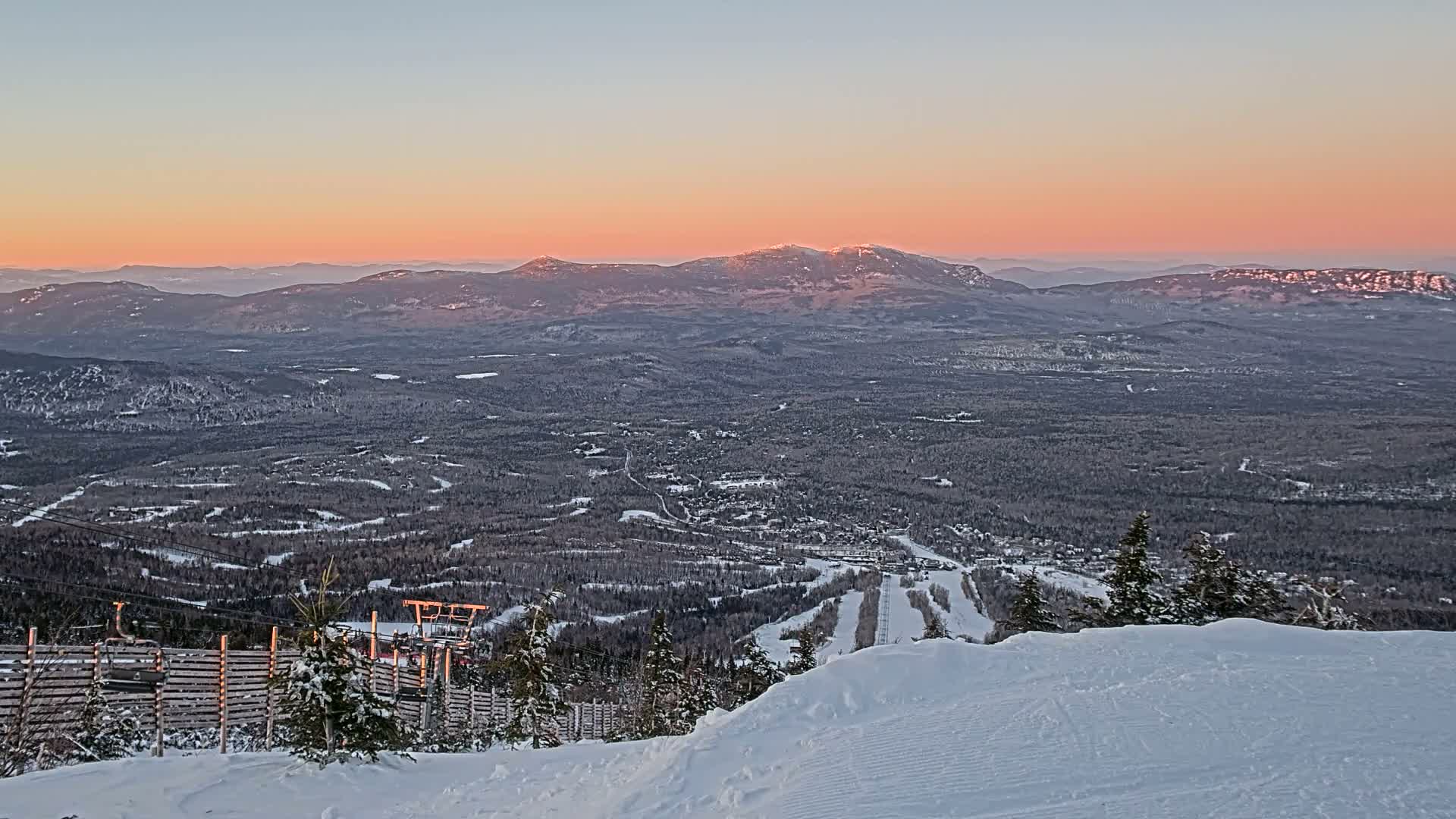 Kingfield, Sugarloaf Mountain Peak Skyline Live Cam - Kingfield, Franklin, Maine, USA