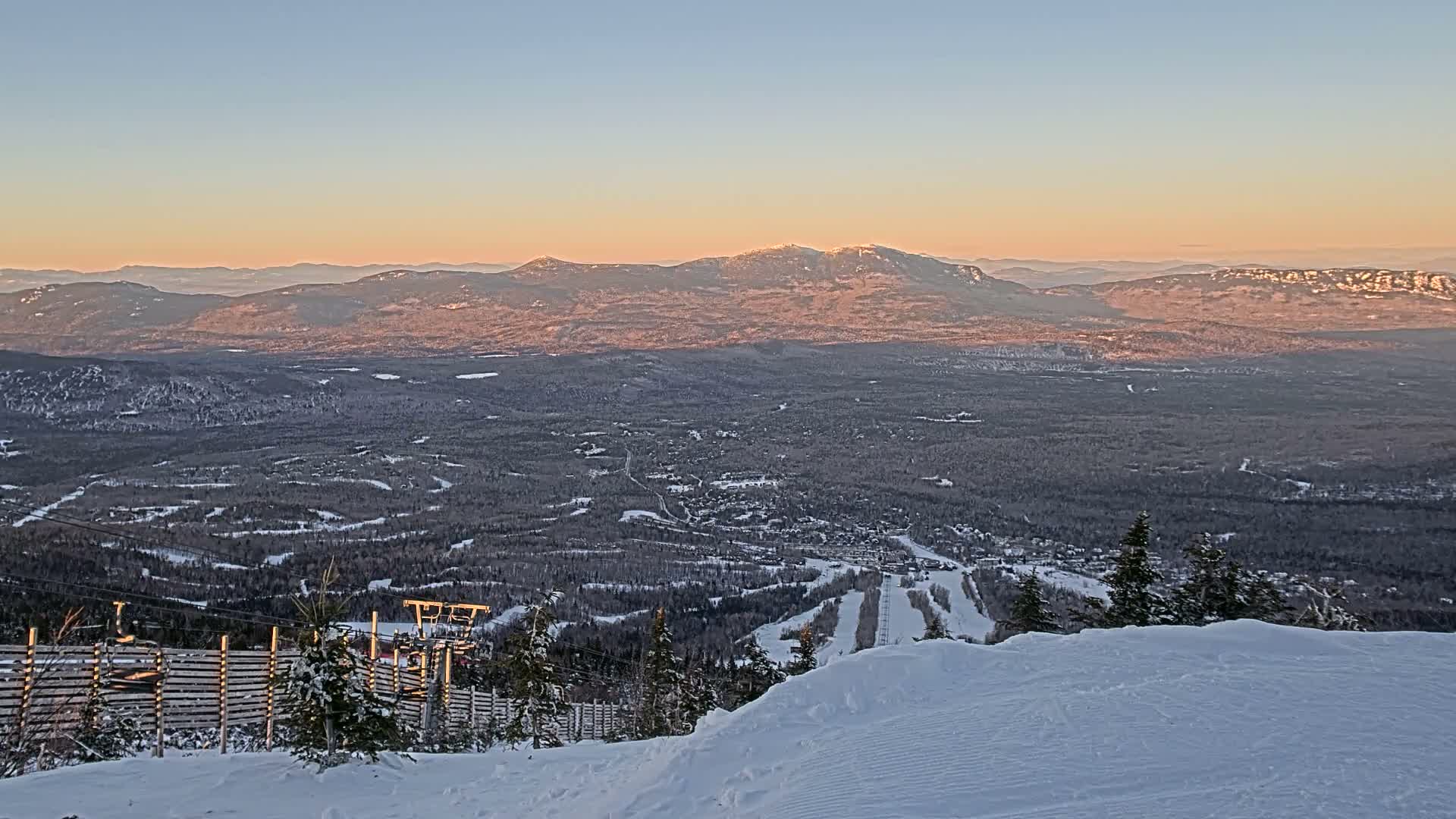Kingfield, Sugarloaf Mountain Peak Skyline Live Cam - Kingfield, Franklin, Maine, USA