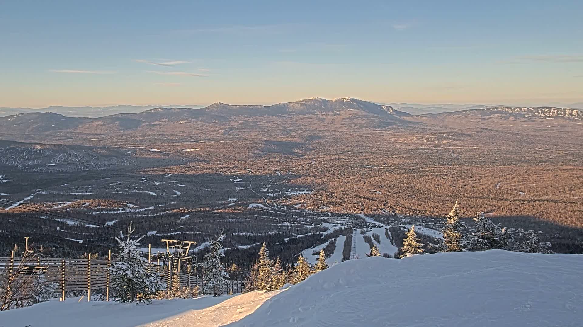 Kingfield, Sugarloaf Mountain Peak Skyline Live Cam - Kingfield, Franklin, Maine, USA