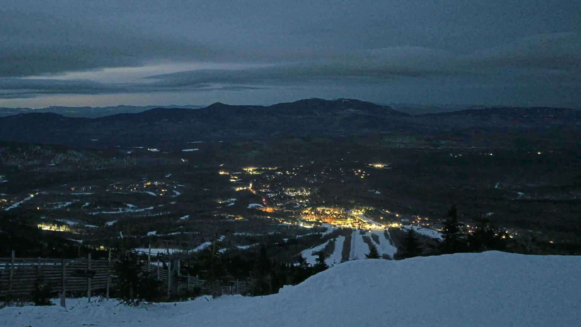 Kingfield, Sugarloaf Mountain Peak Skyline Live Cam - Kingfield, Franklin, Maine, USA