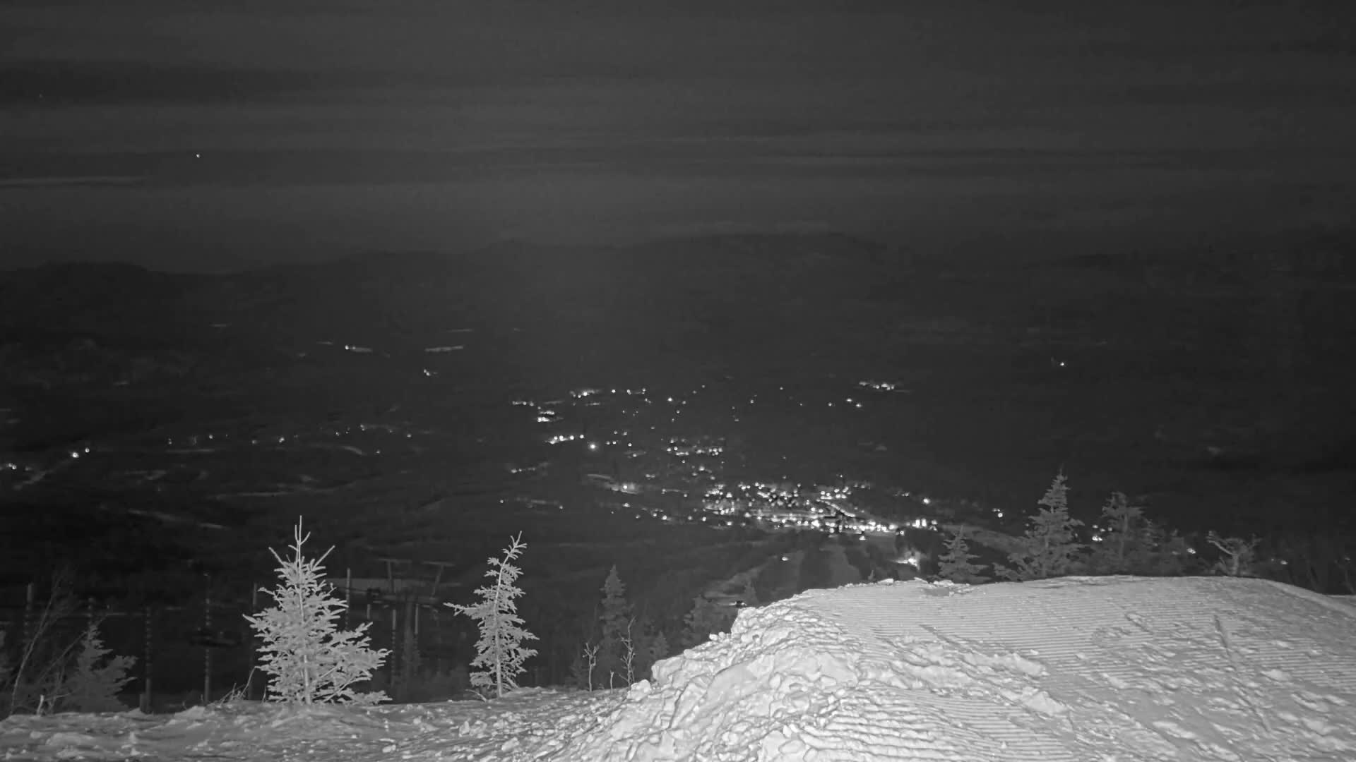 Kingfield, Sugarloaf Mountain Peak Skyline Live Cam - Kingfield, Franklin, Maine, USA