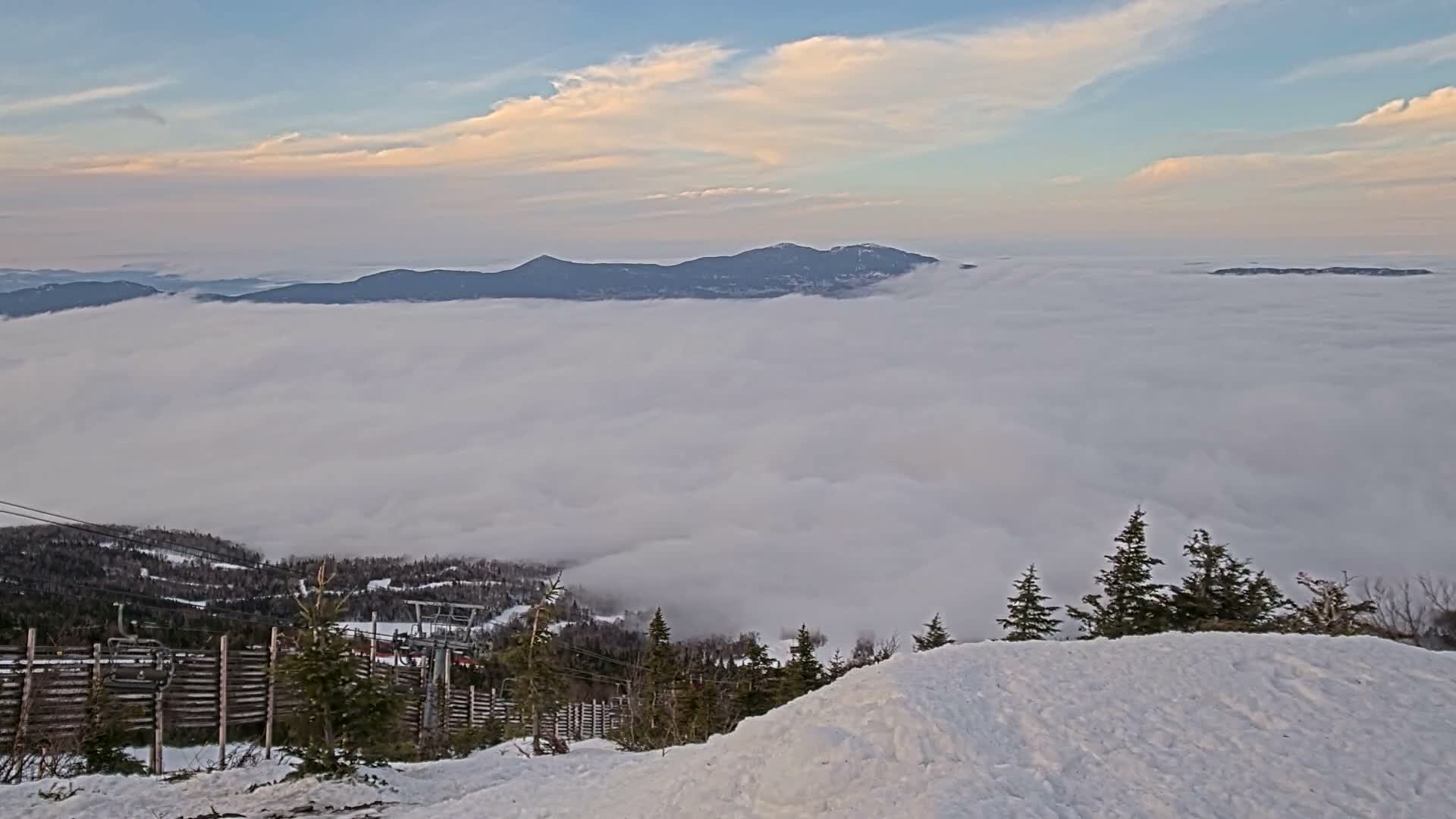 Kingfield, Sugarloaf Mountain Peak Skyline Live Cam - Kingfield, Franklin, Maine, USA
