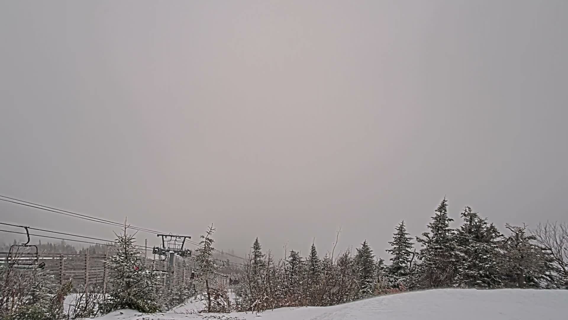 Kingfield, Sugarloaf Mountain Peak Skyline Live Cam - Kingfield, Franklin, Maine, USA