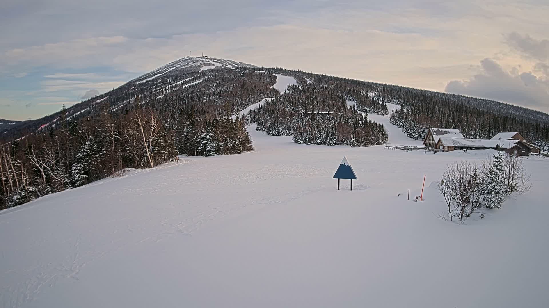 Kingfield, Sugarloaf Mountain Panaromic Live Cam - Kingfield, Franklin, Maine, USA