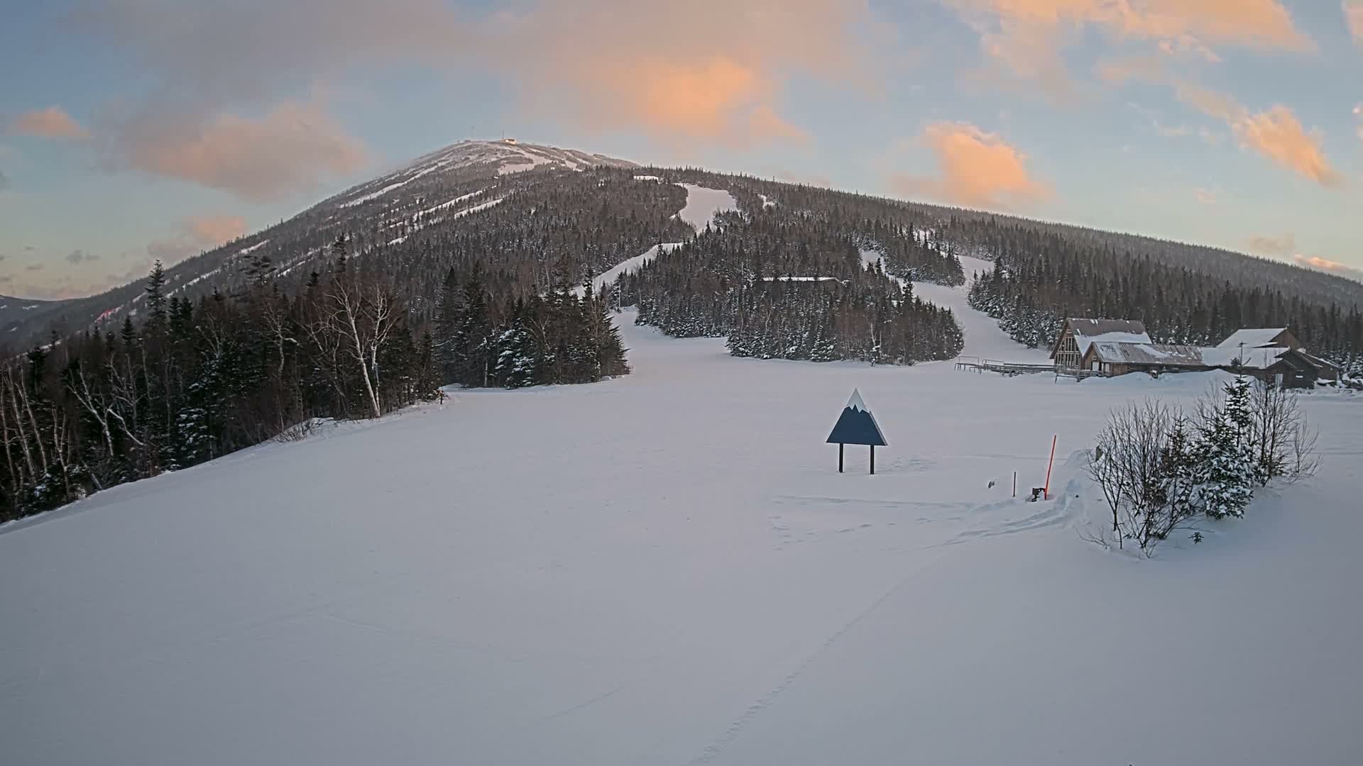 Kingfield, Sugarloaf Mountain Panaromic Live Cam - Kingfield, Franklin, Maine, USA