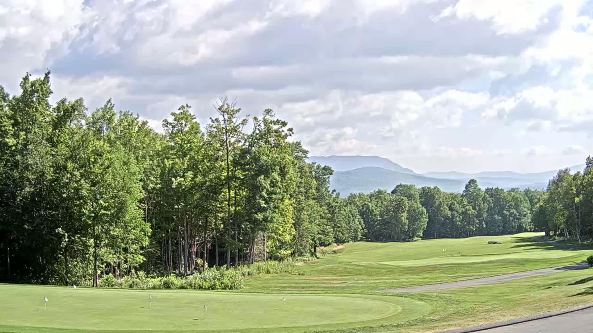 Kingfield, Sugarloaf Mountain Golf Course Live Cam - Kingfield, Franklin, Maine, USA