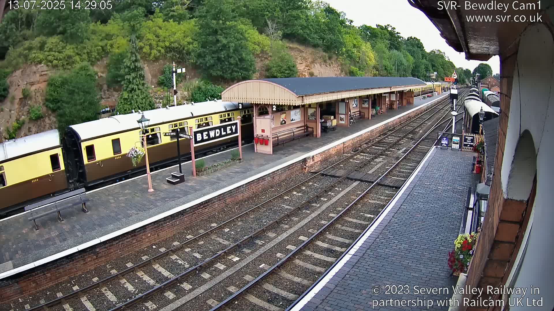 Bewdley Station İnside on the Severn Valley Railway Live Cam - Bewdley, Wyre Forest, Worcestershire, West Midlands, England, United Kingdomth on the Severn Valley Railway 2025-02-27 22:40