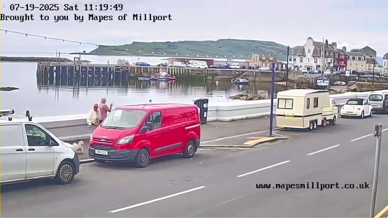 Millport Town & Coast Live Cam - Millport, North Ayrshire, Ayrshire and Arran, Scotland, United Kingdom