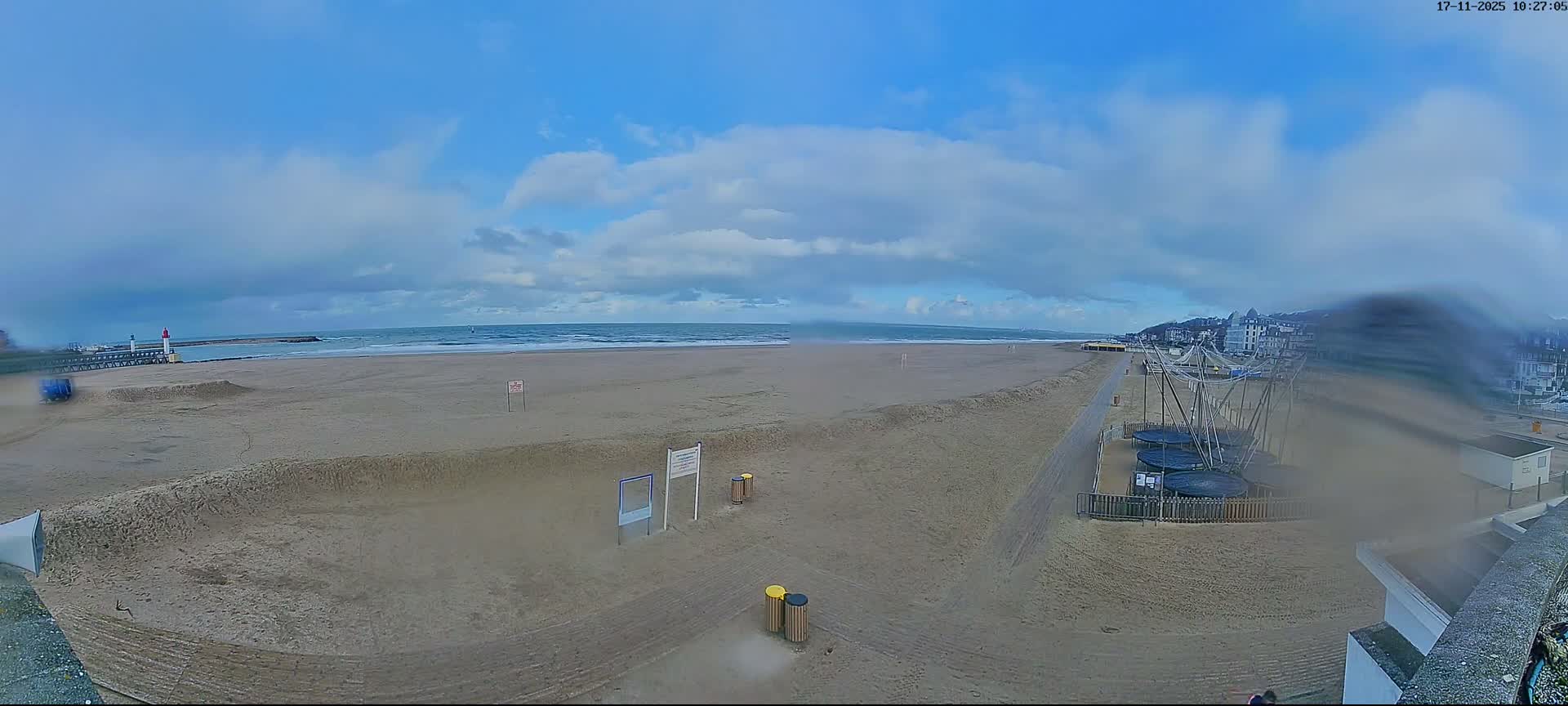 Trouville-sur-Mer, Grande Plage deTrouville Beach Live Cam - Lisieux, Calvados, Normandie, France