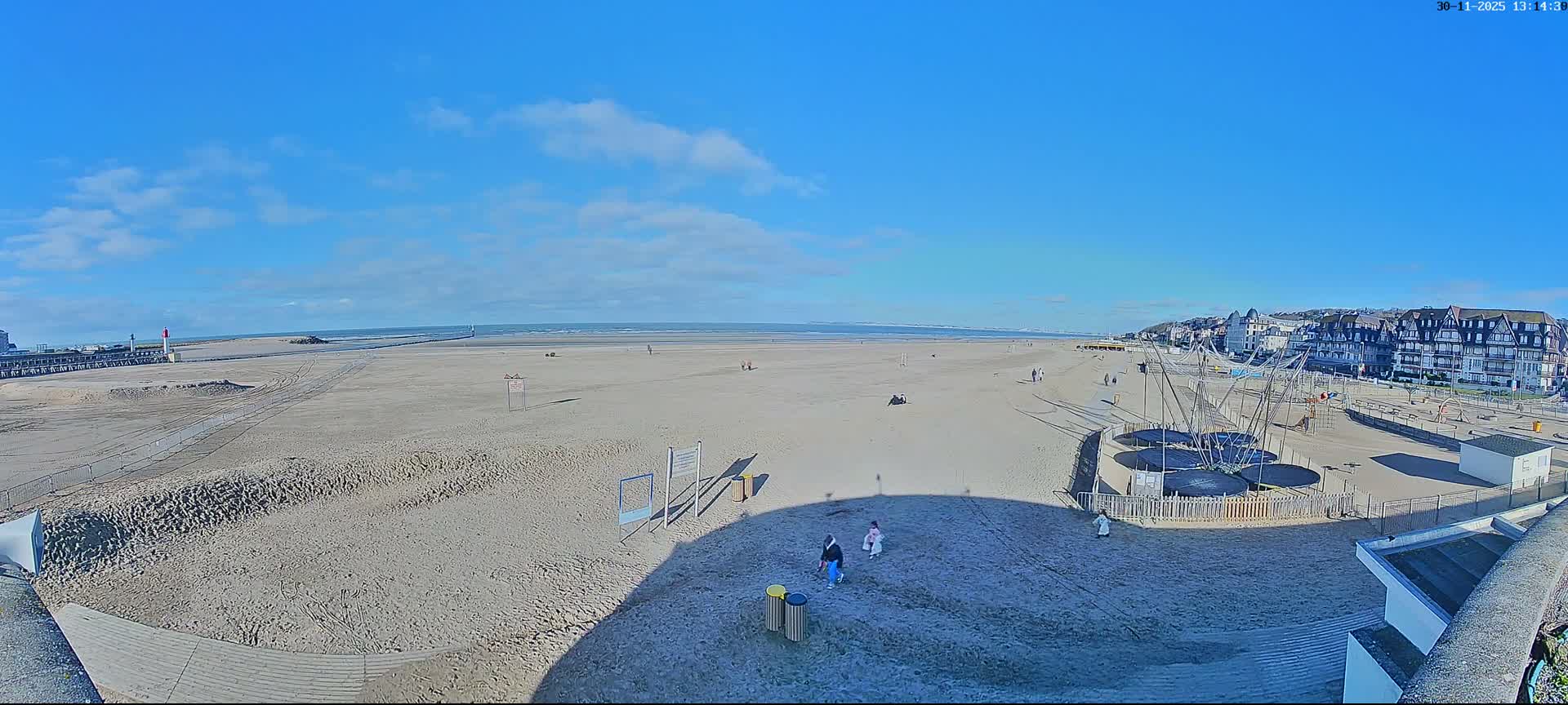 Trouville-sur-Mer, Grande Plage deTrouville Beach Live Cam - Lisieux, Calvados, Normandie, France