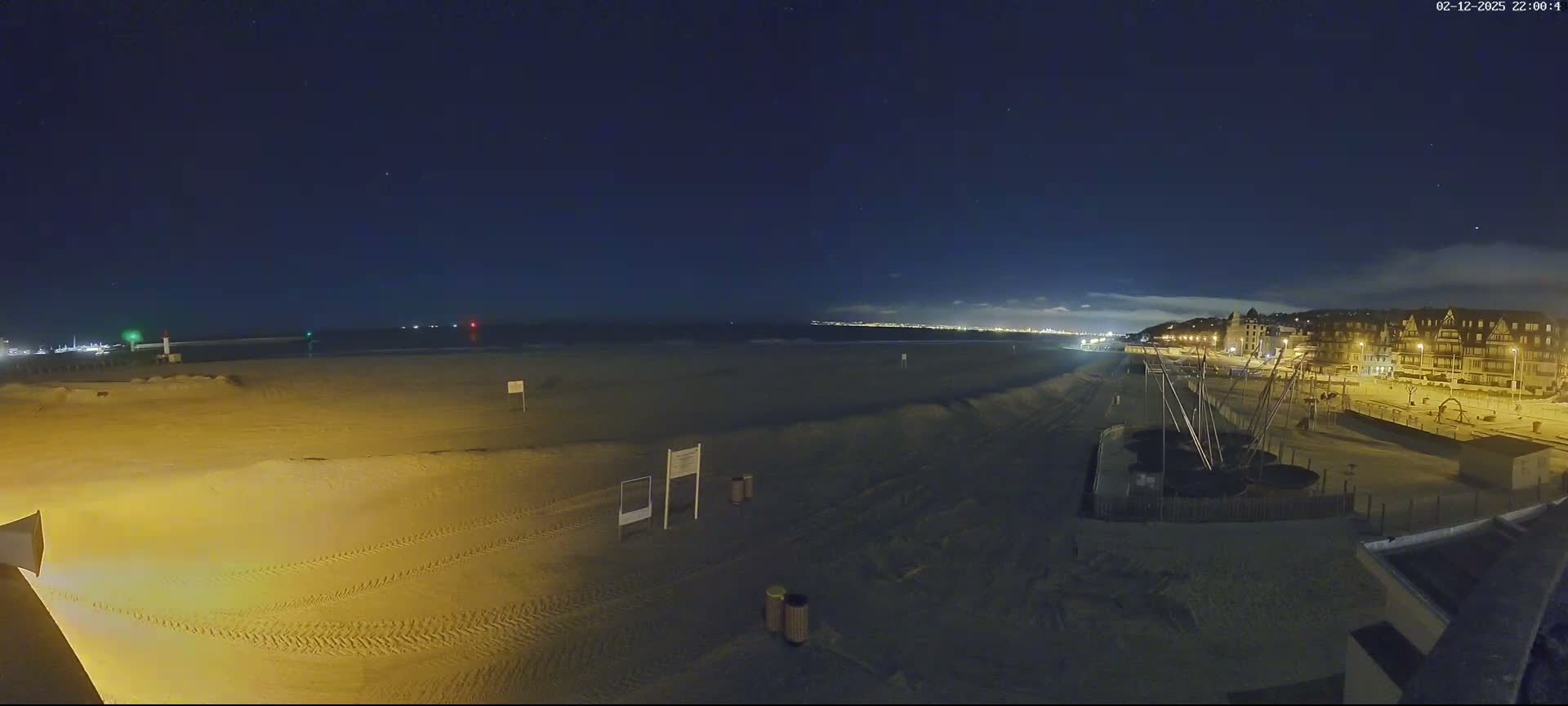 Trouville-sur-Mer, Grande Plage deTrouville Beach Live Cam - Lisieux, Calvados, Normandie, France