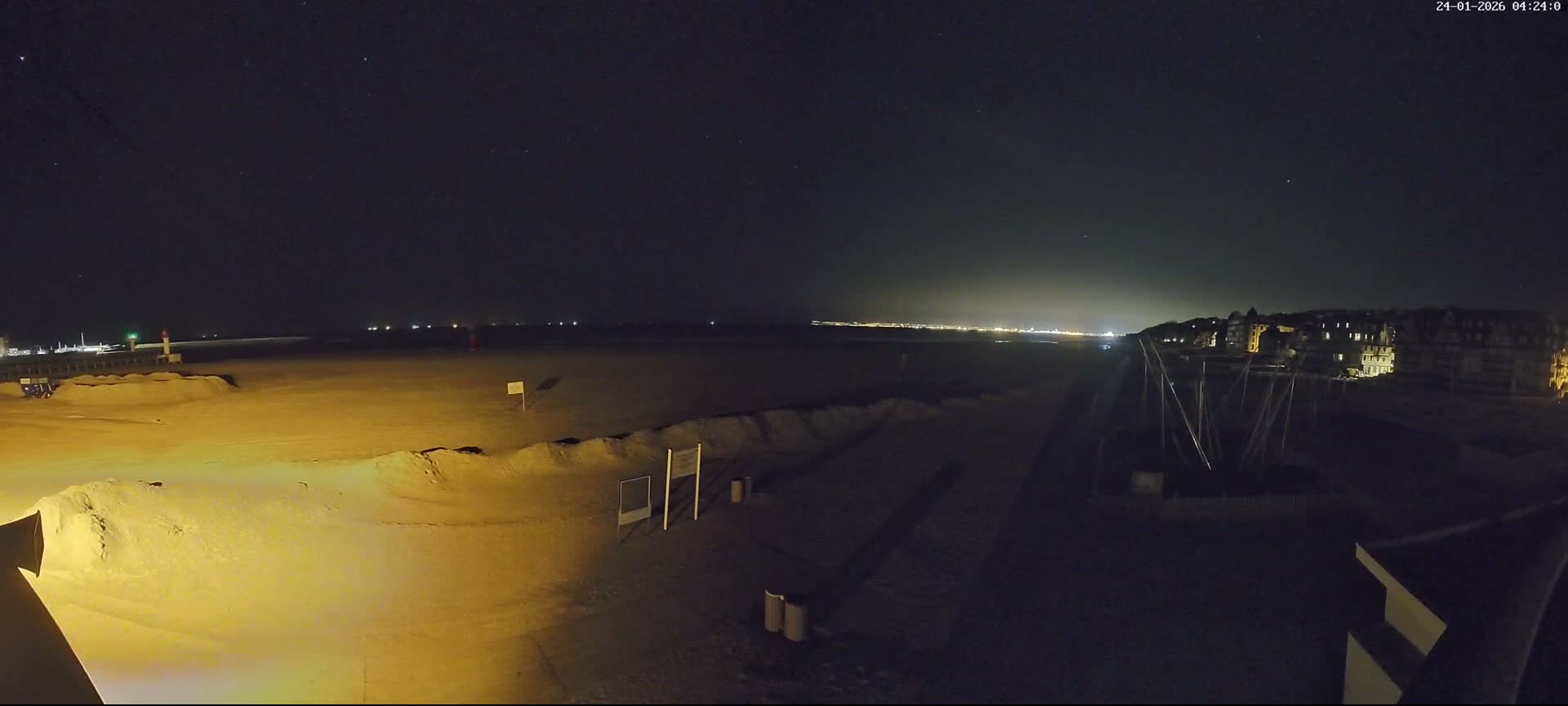 Trouville-sur-Mer, Grande Plage deTrouville Beach Live Cam - Lisieux, Calvados, Normandie, France