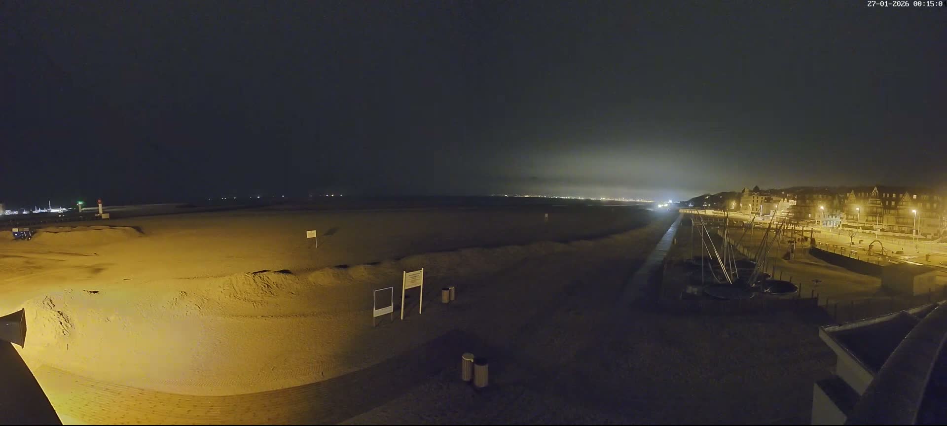 Trouville-sur-Mer, Grande Plage deTrouville Beach Live Cam - Lisieux, Calvados, Normandie, France