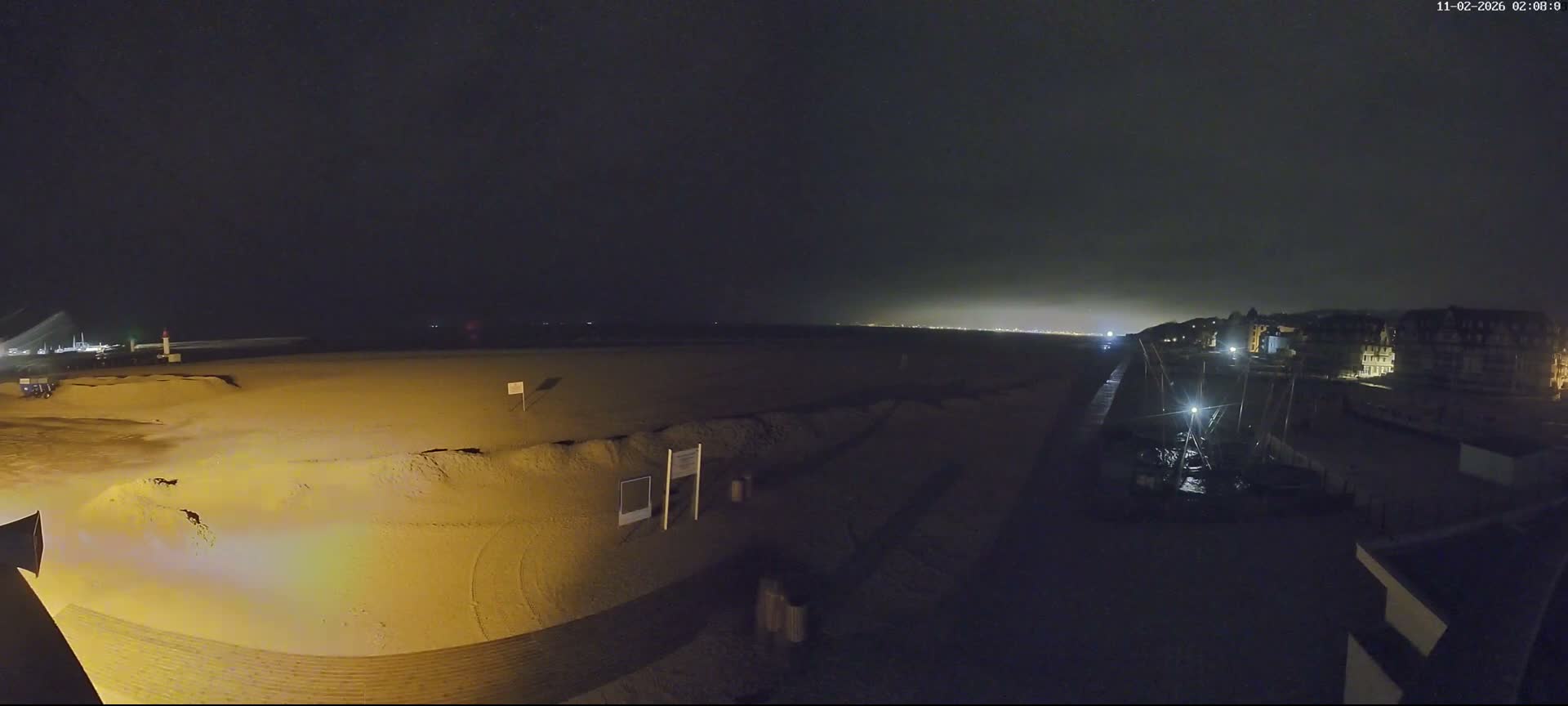Trouville-sur-Mer, Grande Plage deTrouville Beach Live Cam - Lisieux, Calvados, Normandie, France