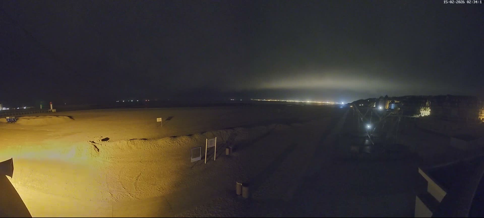 Trouville-sur-Mer, Grande Plage deTrouville Beach Live Cam - Lisieux, Calvados, Normandie, France