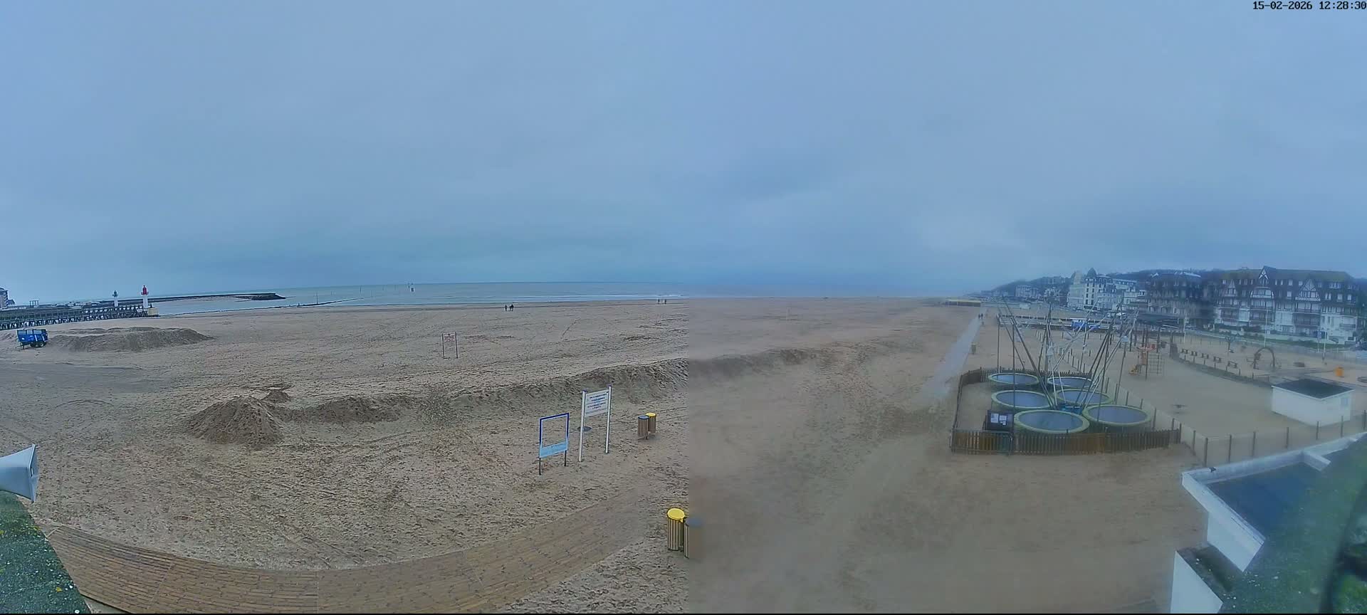 Trouville-sur-Mer, Grande Plage deTrouville Beach Live Cam - Lisieux, Calvados, Normandie, France
