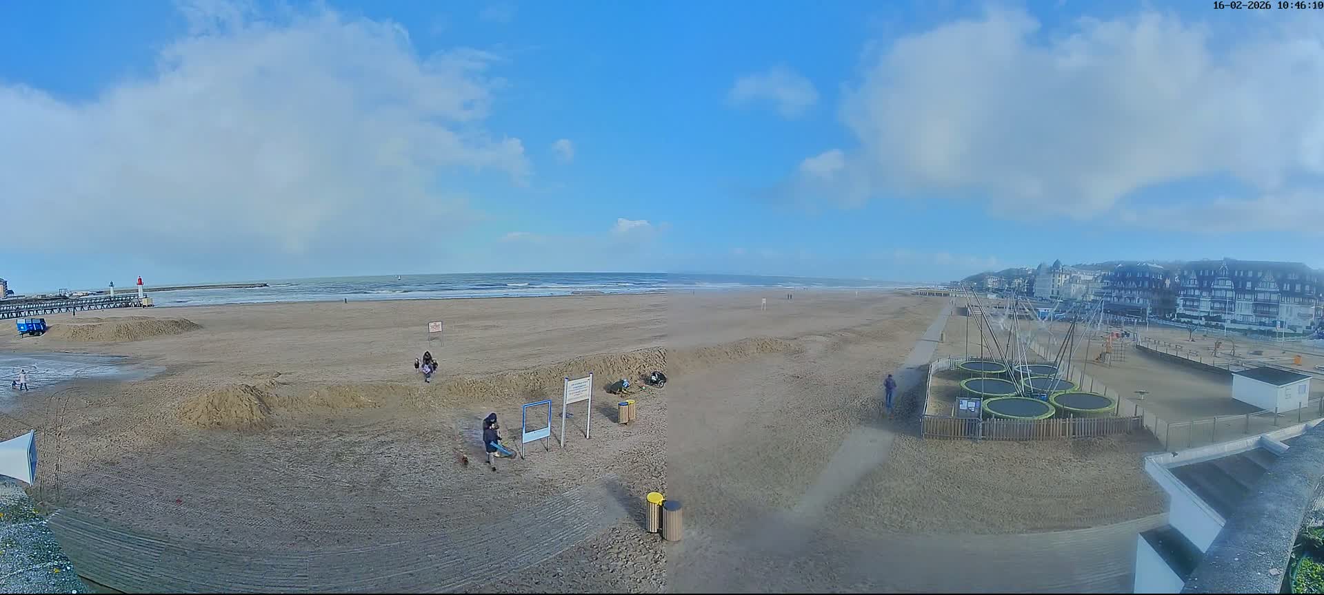 Trouville-sur-Mer, Grande Plage deTrouville Beach Live Cam - Lisieux, Calvados, Normandie, France