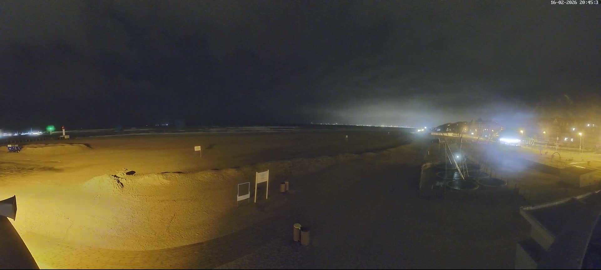 Trouville-sur-Mer, Grande Plage deTrouville Beach Live Cam - Lisieux, Calvados, Normandie, France