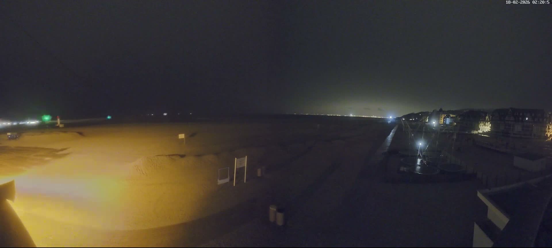 Trouville-sur-Mer, Grande Plage deTrouville Beach Live Cam - Lisieux, Calvados, Normandie, France