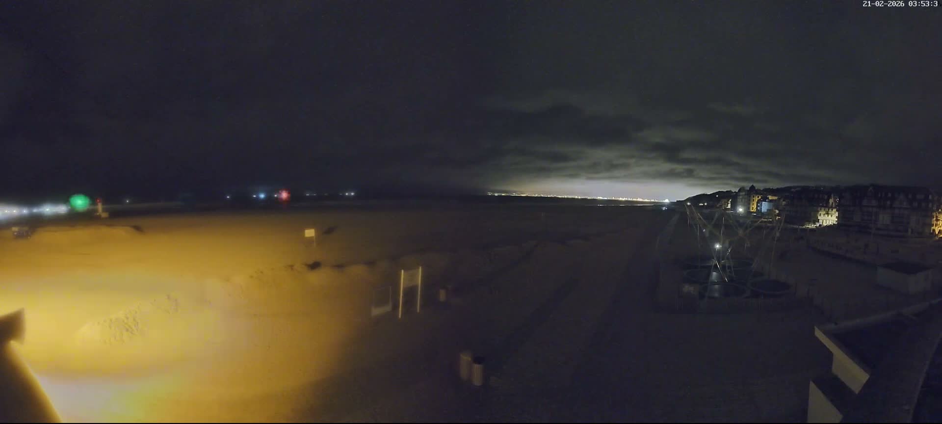 Trouville-sur-Mer, Grande Plage deTrouville Beach Live Cam - Lisieux, Calvados, Normandie, France