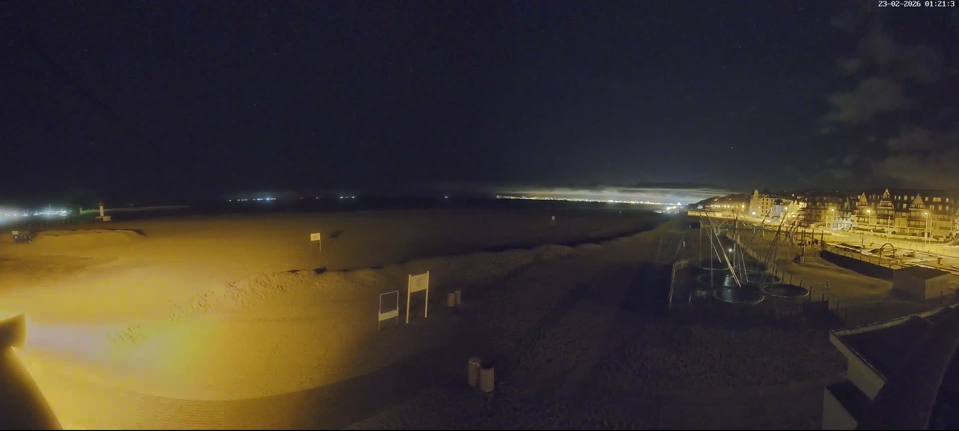 Trouville-sur-Mer, Grande Plage deTrouville Beach Live Cam - Lisieux, Calvados, Normandie, France