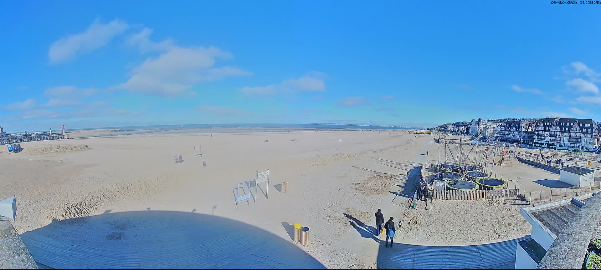Trouville-sur-Mer, Grande Plage deTrouville Beach Live Cam - Lisieux, Calvados, Normandie, France