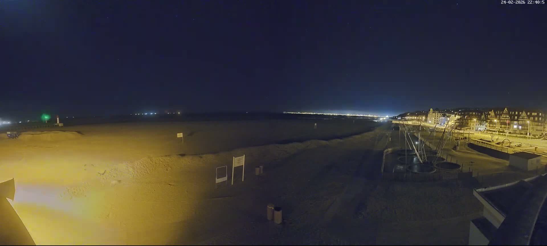 Trouville-sur-Mer, Grande Plage deTrouville Beach Live Cam - Lisieux, Calvados, Normandie, France