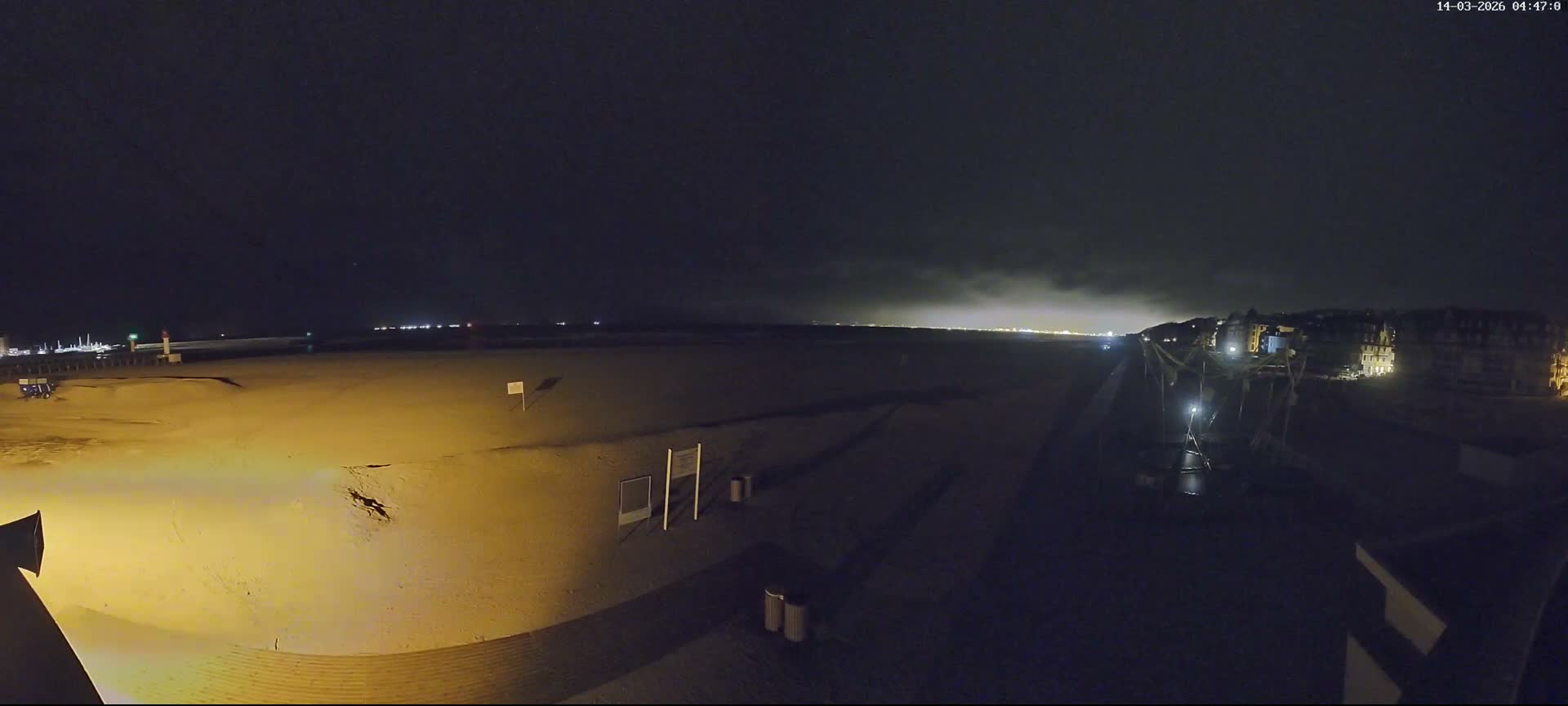 Trouville-sur-Mer, Grande Plage deTrouville Beach Live Cam - Lisieux, Calvados, Normandie, France