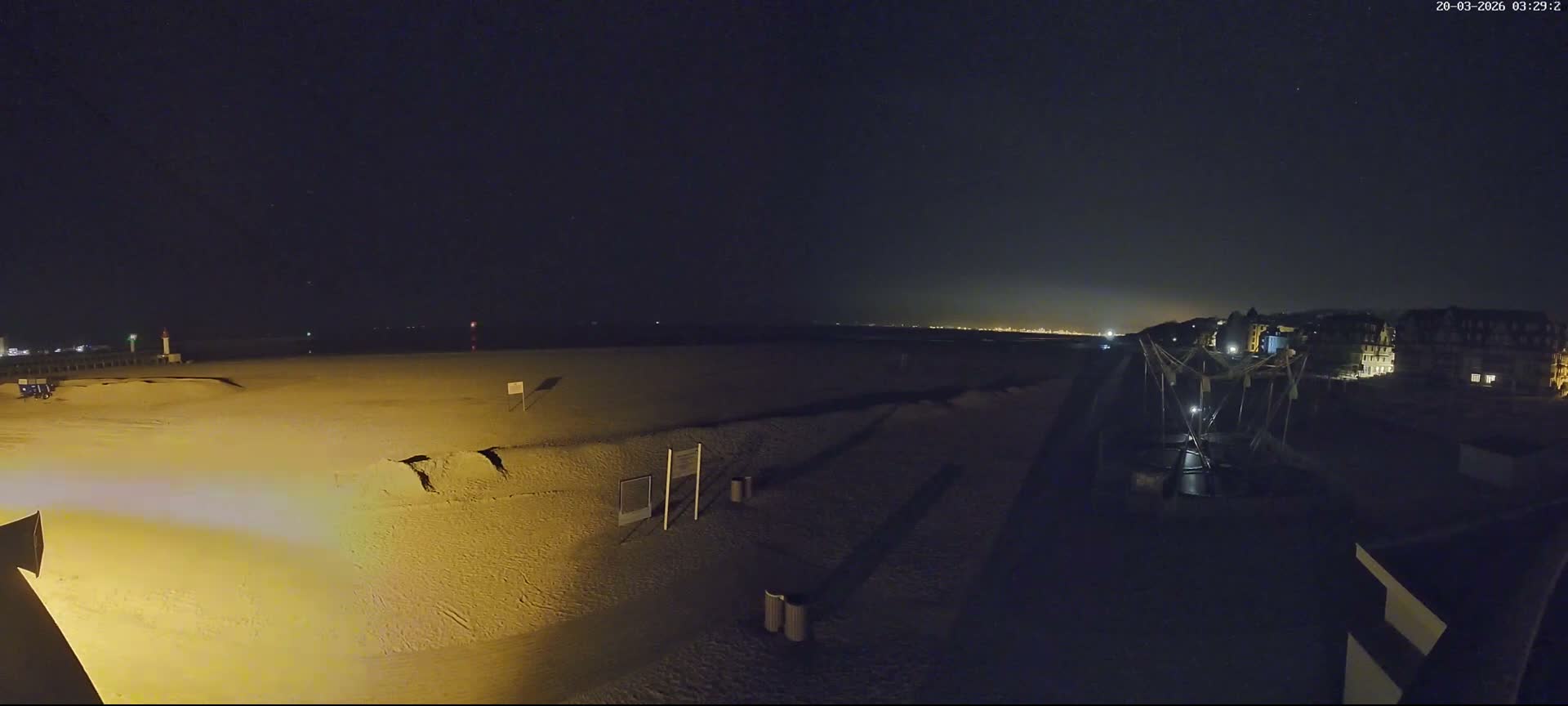 Trouville-sur-Mer, Grande Plage deTrouville Beach Live Cam - Lisieux, Calvados, Normandie, France