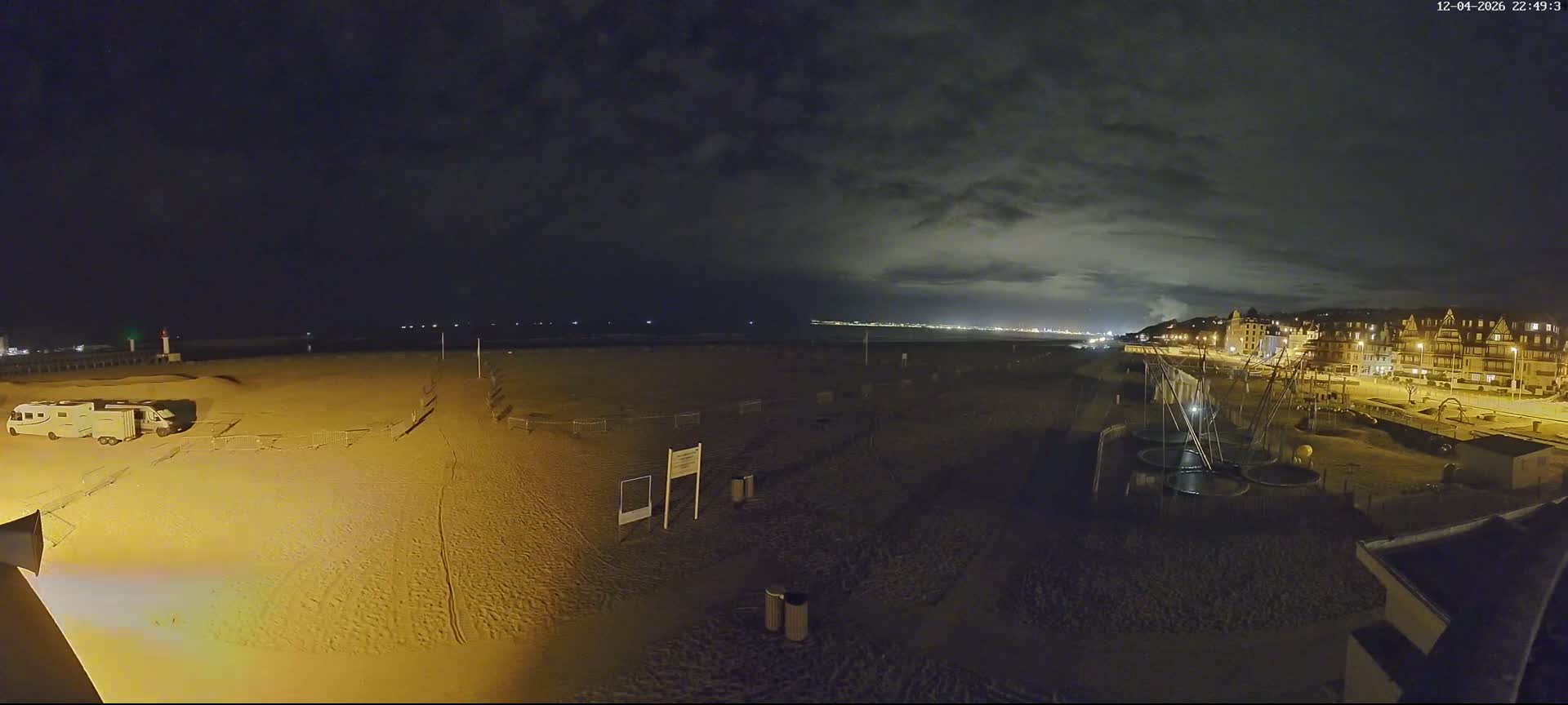 Trouville-sur-Mer, Grande Plage deTrouville Beach Live Cam - Lisieux, Calvados, Normandie, France
