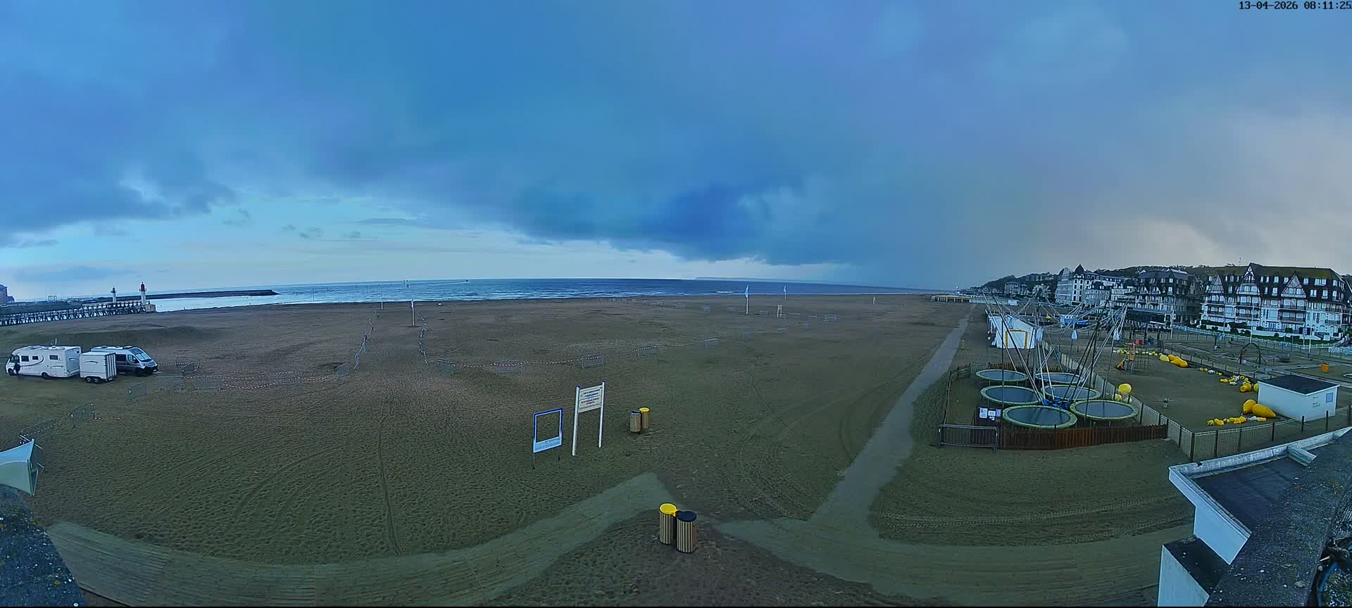 Trouville-sur-Mer, Grande Plage deTrouville Beach Live Cam - Lisieux, Calvados, Normandie, France