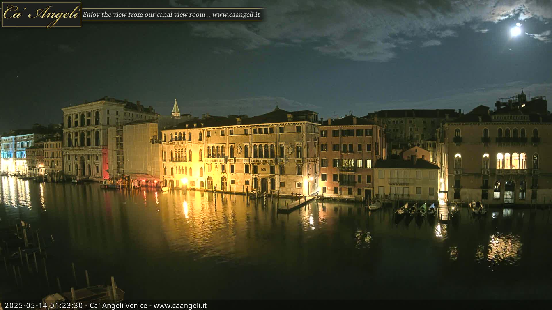 Venice Boats in Grand Canal Live Cam - Venice, Veneto, Italy