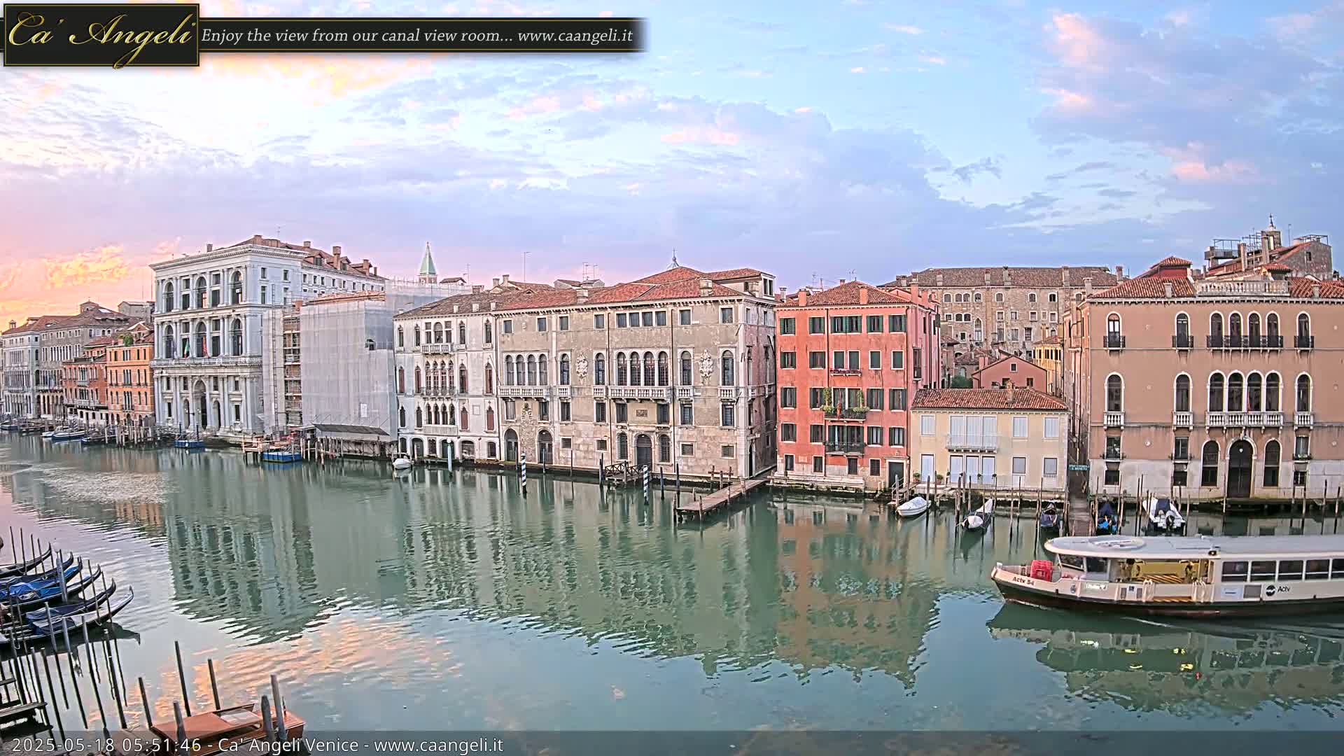 Venice Boats in Grand Canal Live Cam - Venice, Veneto, Italy