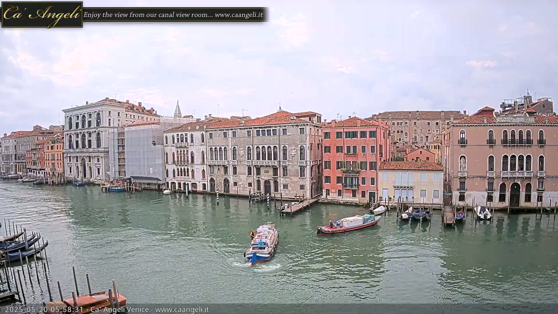 Venice Boats in Grand Canal Live Cam - Venice, Veneto, Italy