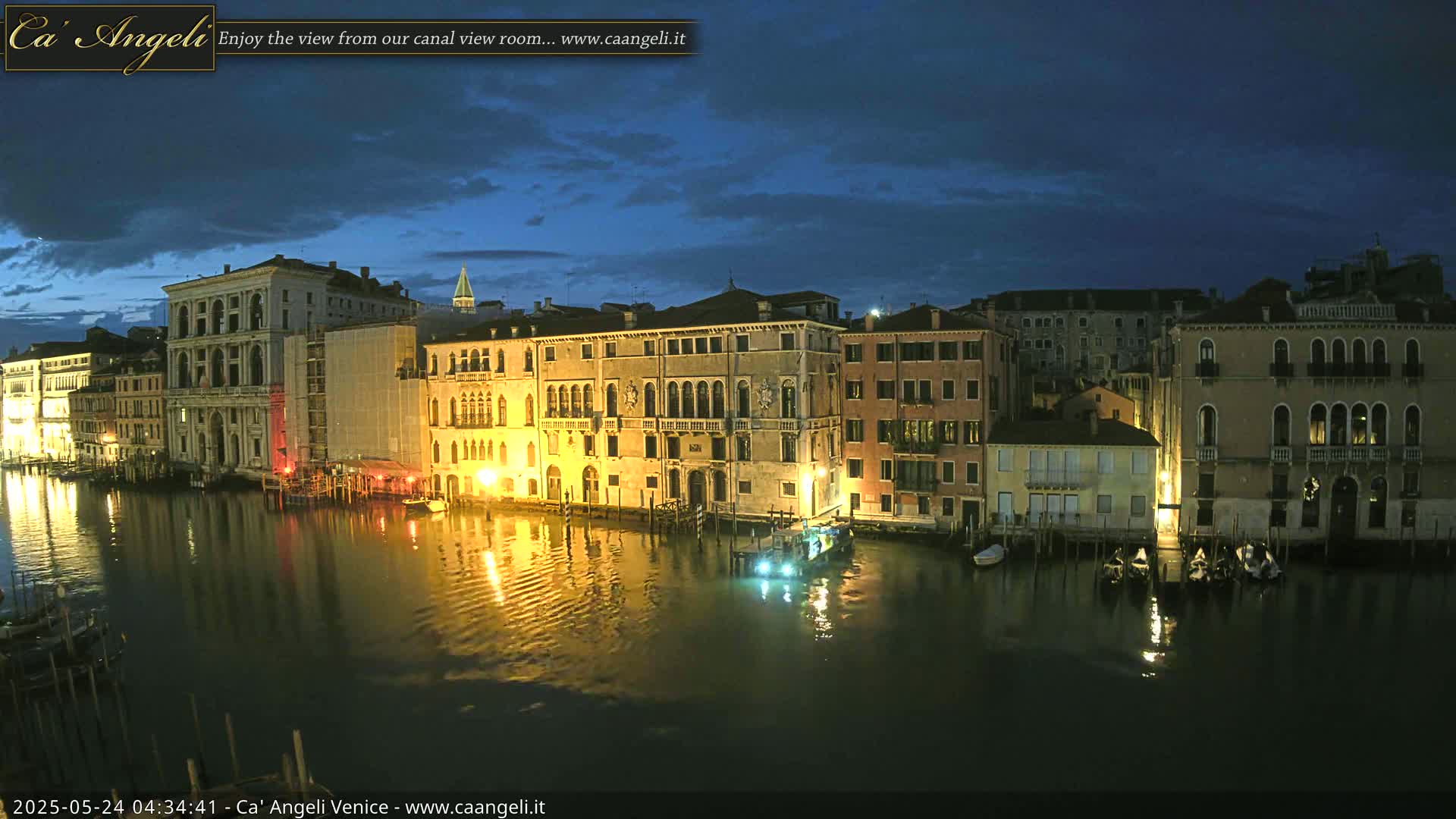 Venice Boats in Grand Canal Live Cam - Venice, Veneto, Italy