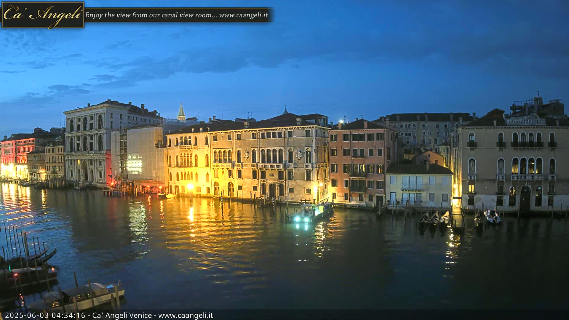 Venice Boats in Grand Canal Live Cam - Venice, Veneto, Italy