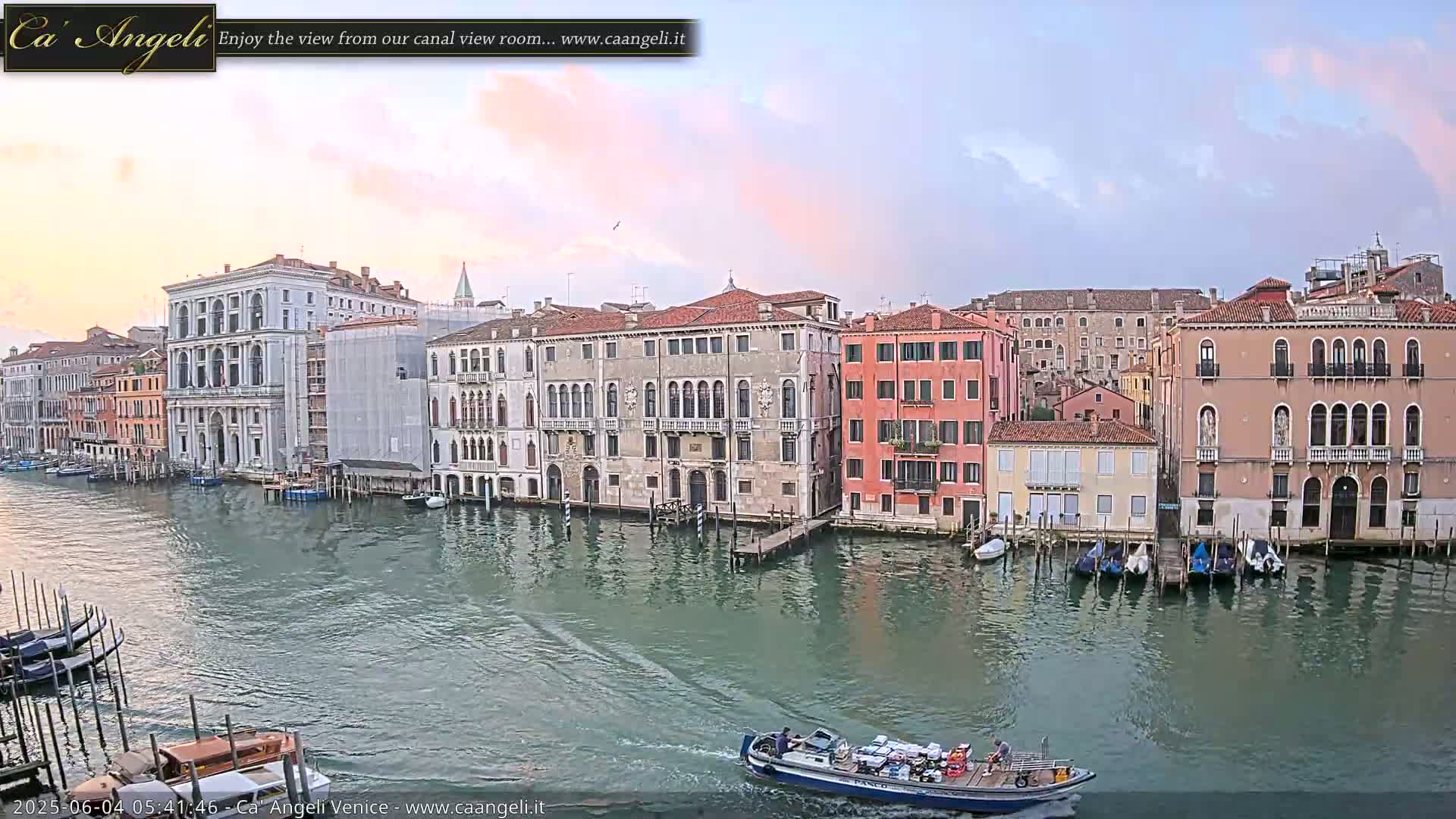 Venice Boats in Grand Canal Live Cam - Venice, Veneto, Italy