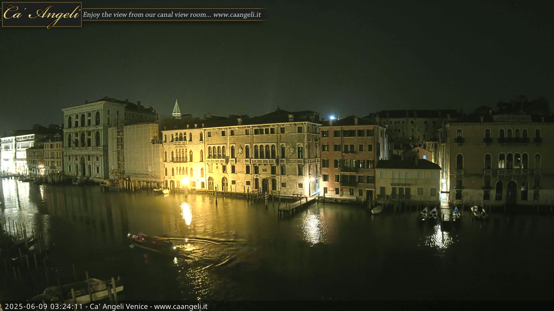 Venice Boats in Grand Canal Live Cam - Venice, Veneto, Italy