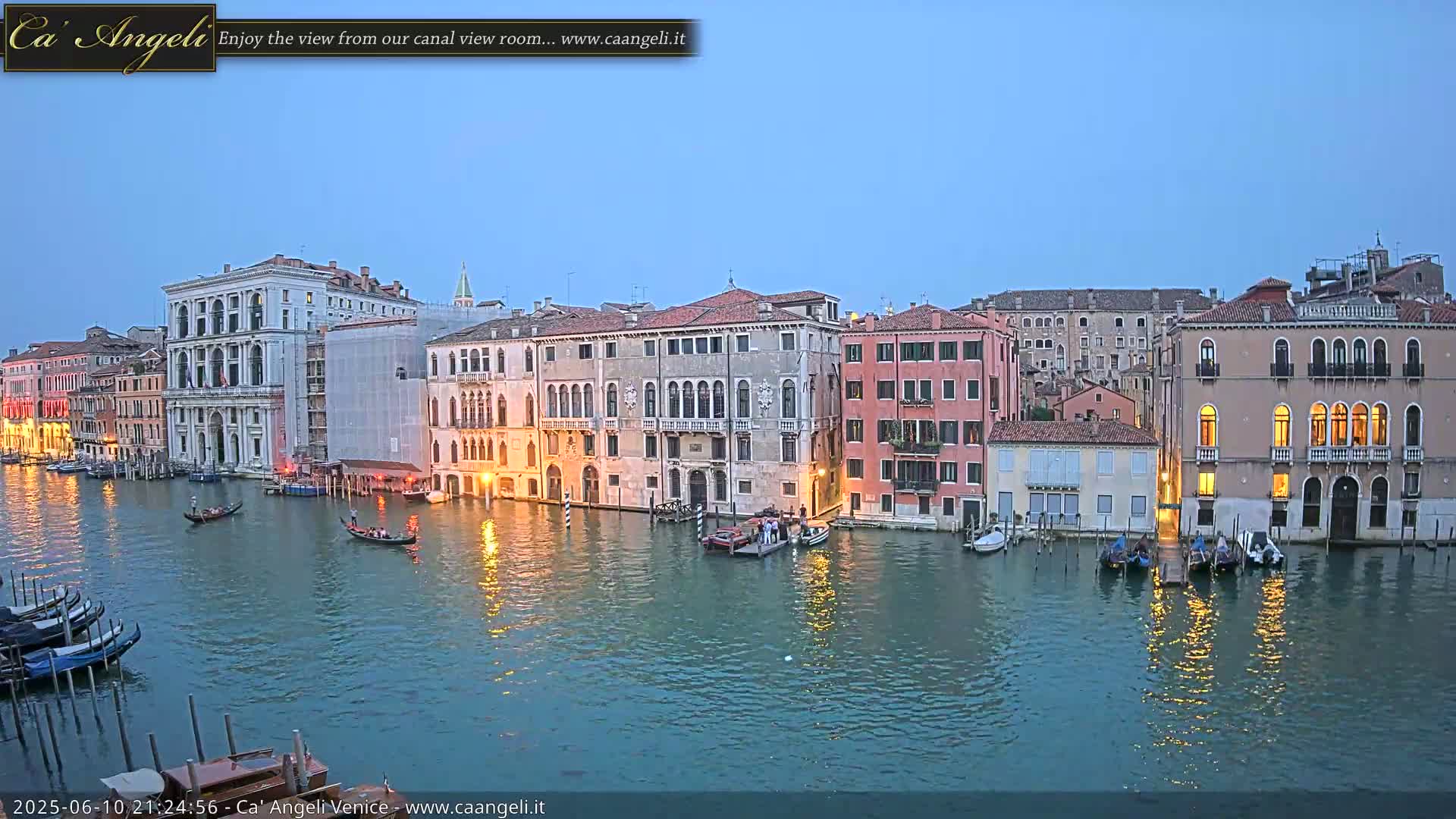 Venice Boats in Grand Canal Live Cam - Venice, Veneto, Italy