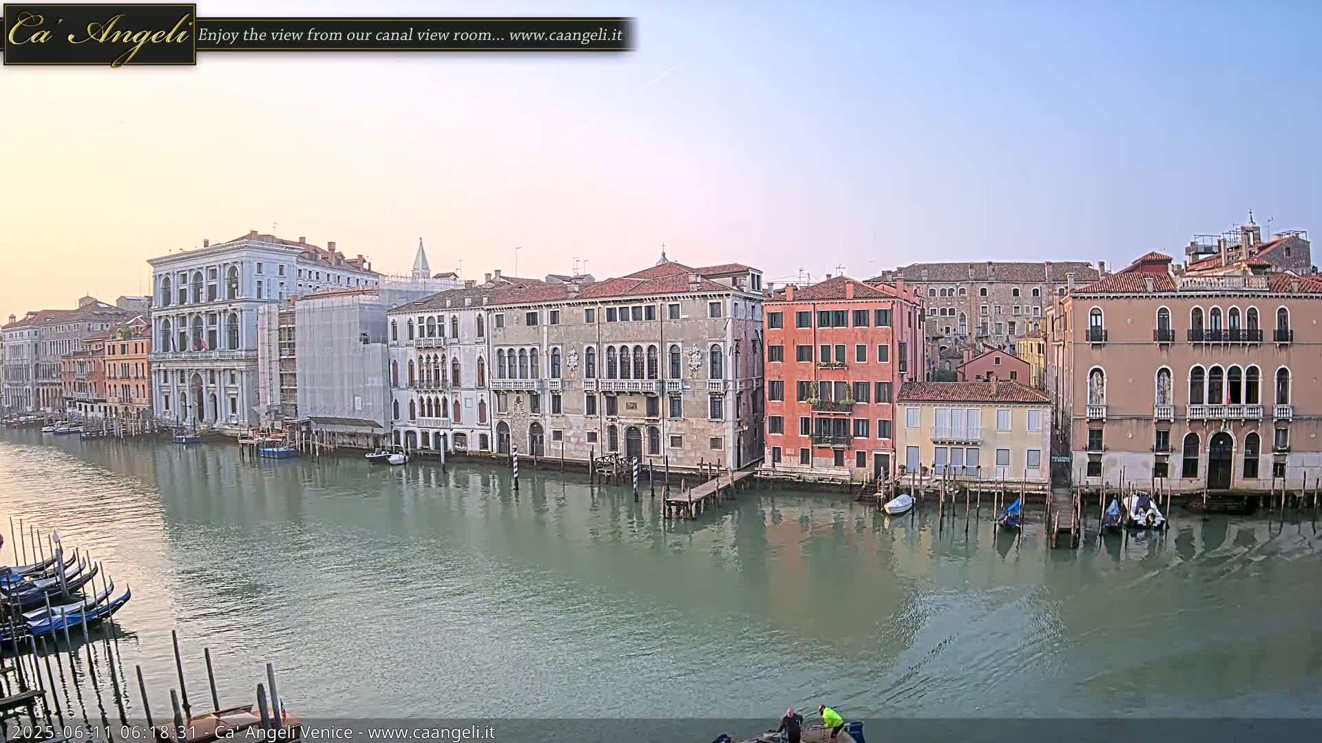Venice Boats in Grand Canal Live Cam - Venice, Veneto, Italy