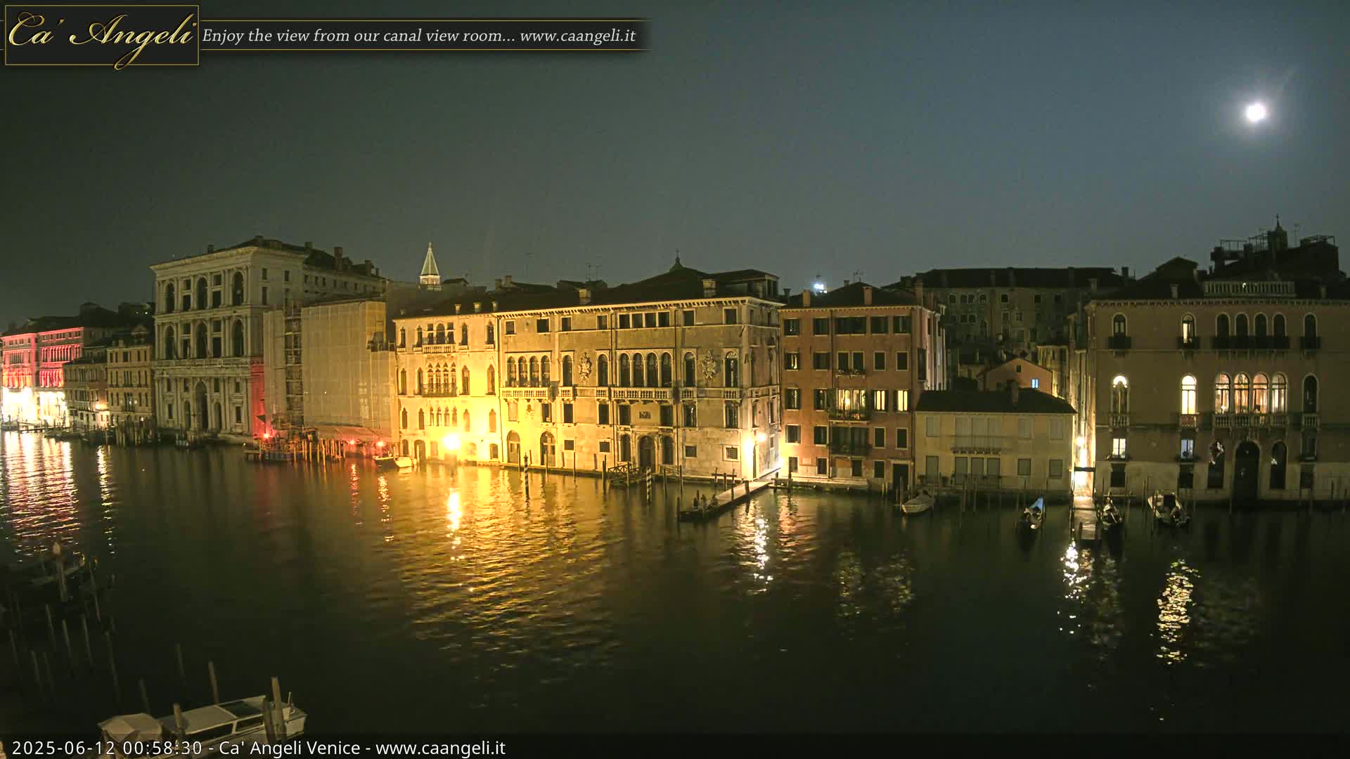 Venice Boats in Grand Canal Live Cam - Venice, Veneto, Italy