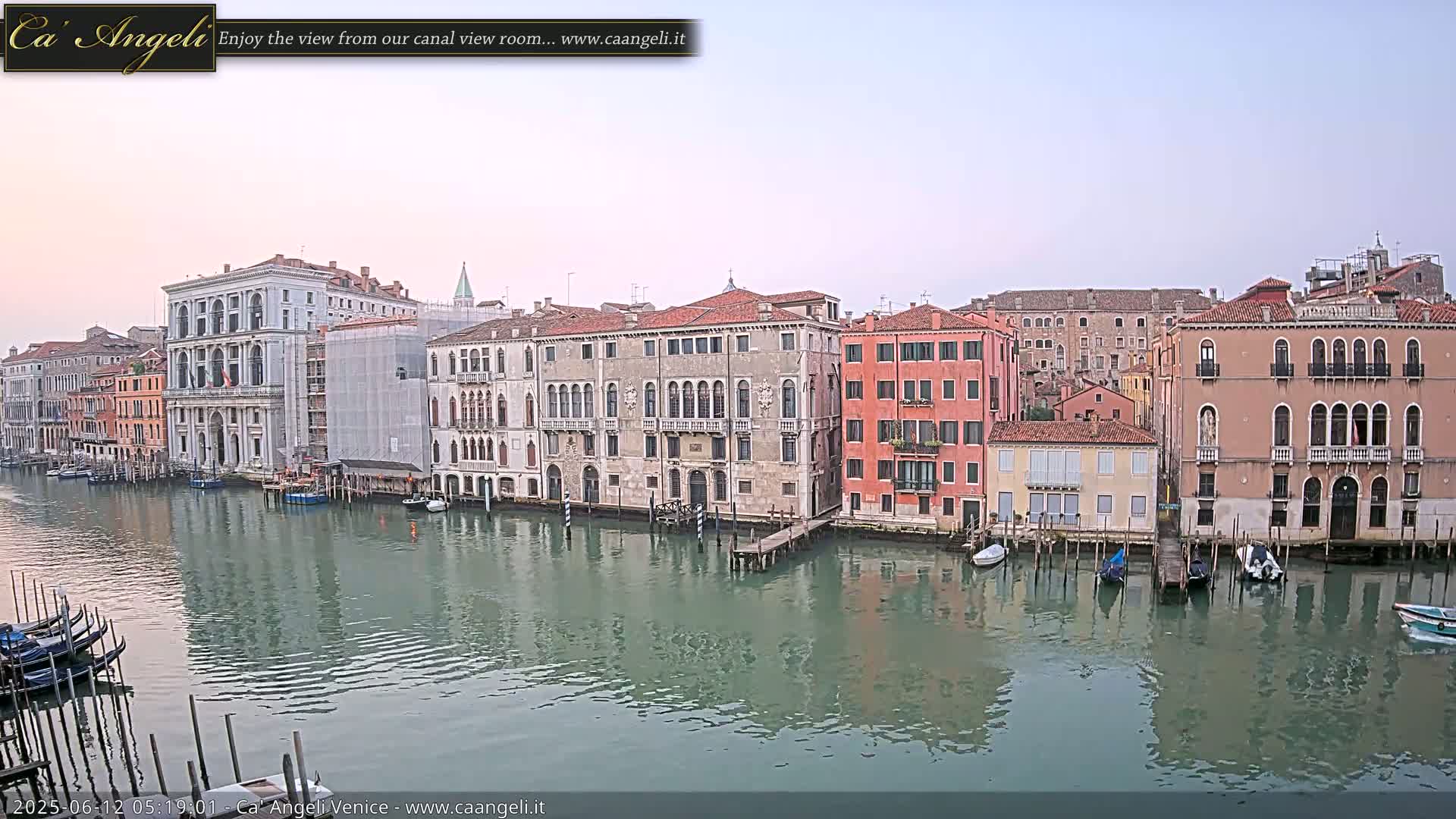 Venice Boats in Grand Canal Live Cam - Venice, Veneto, Italy