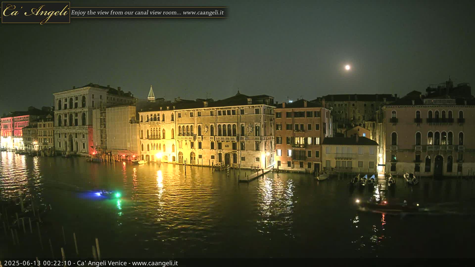 Venice Boats in Grand Canal Live Cam - Venice, Veneto, Italy