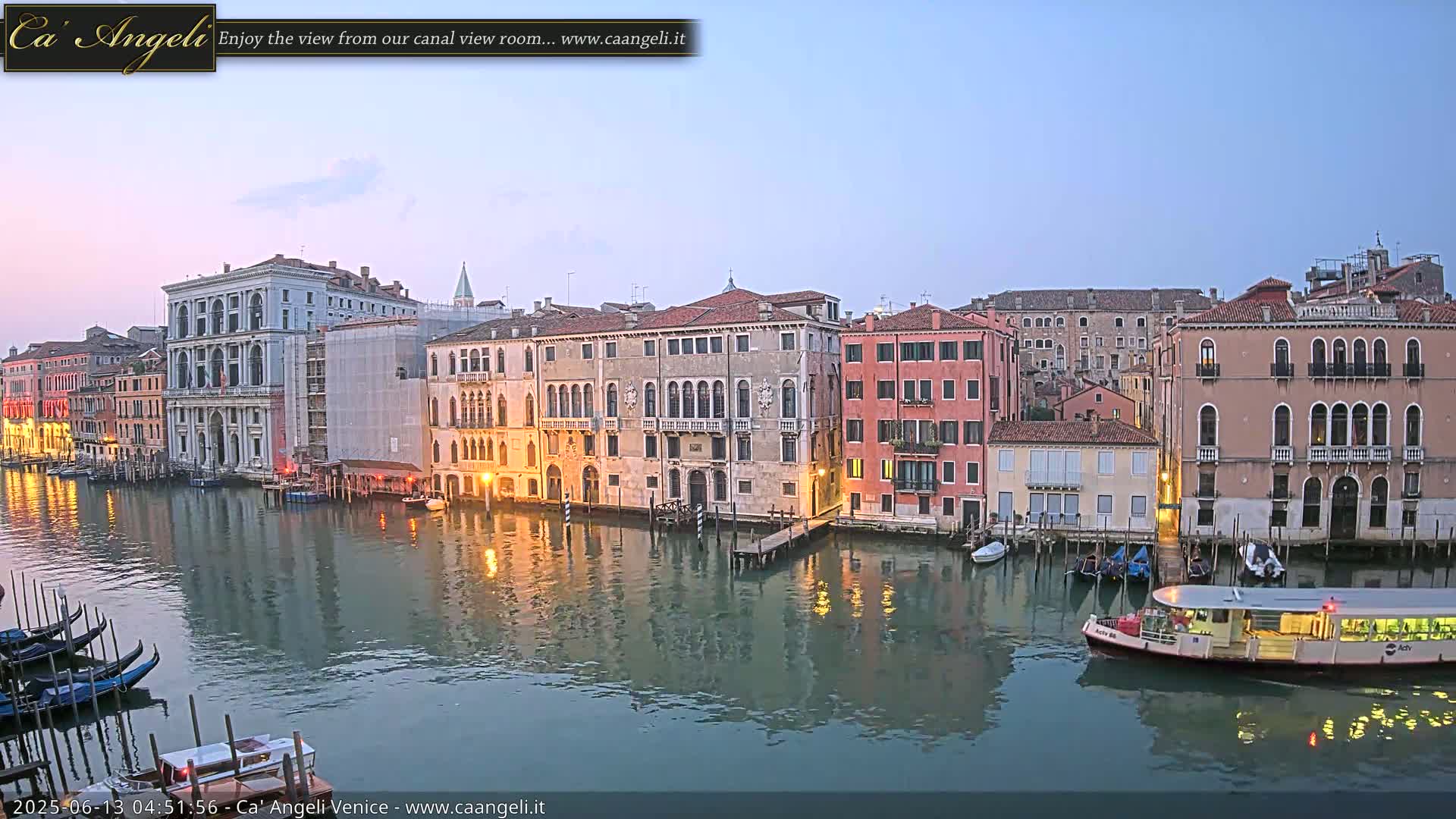 Venice Boats in Grand Canal Live Cam - Venice, Veneto, Italy